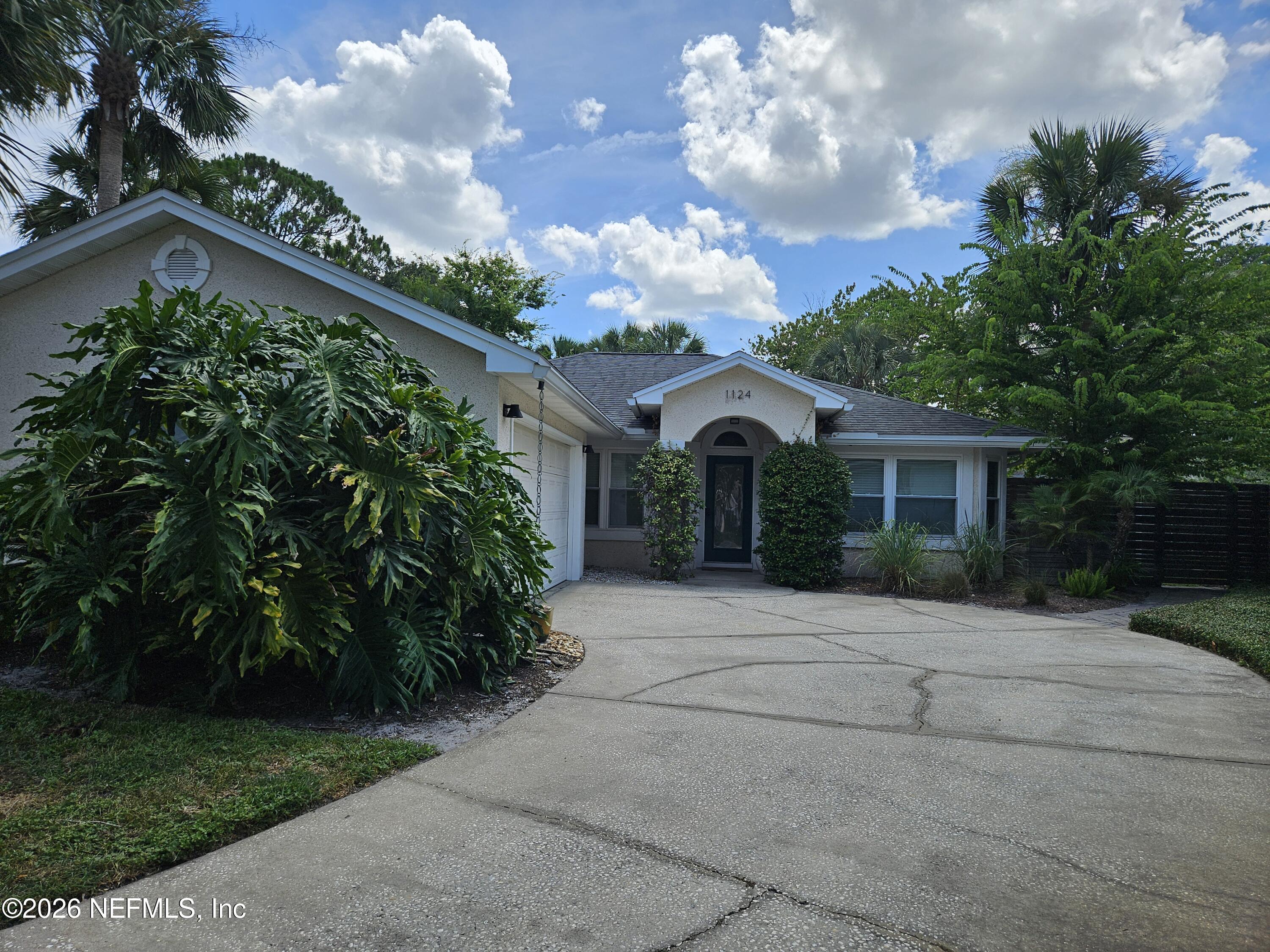 1124 Linkside Court W — photo