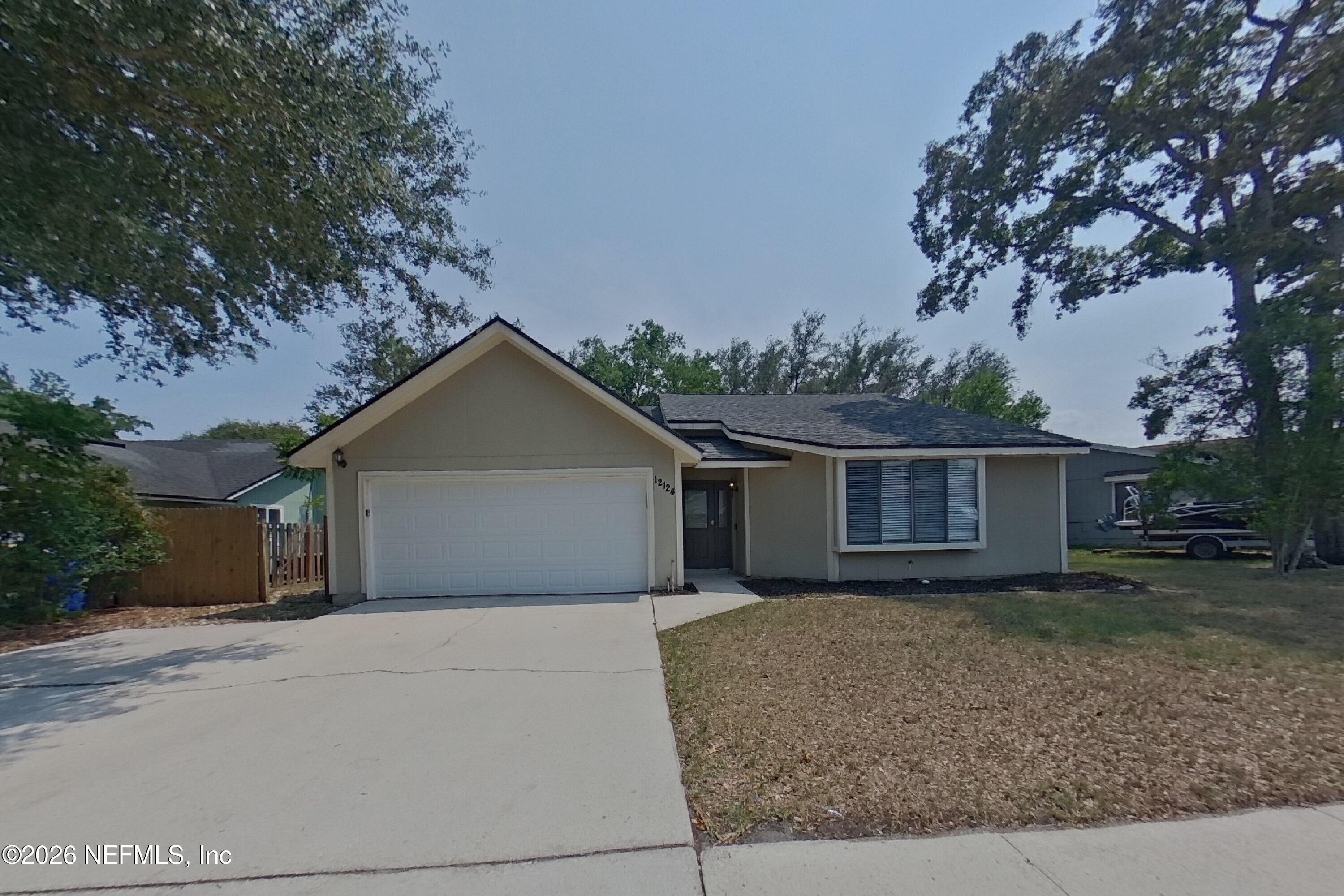 12124 Roundham Lane N — photo