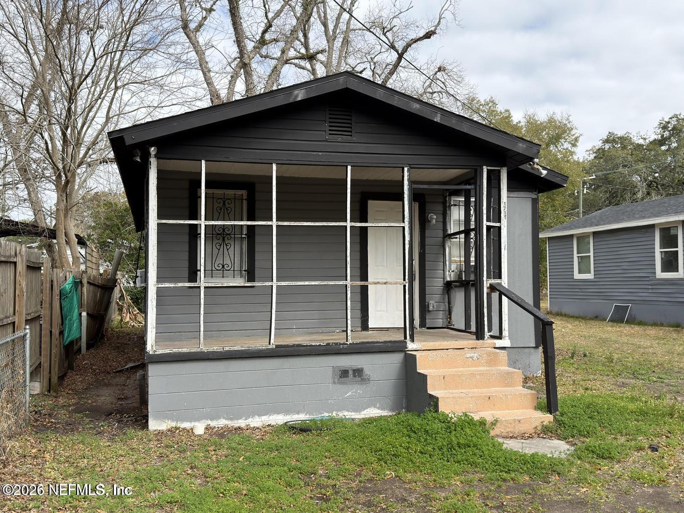 1711 W 30th Street — photo