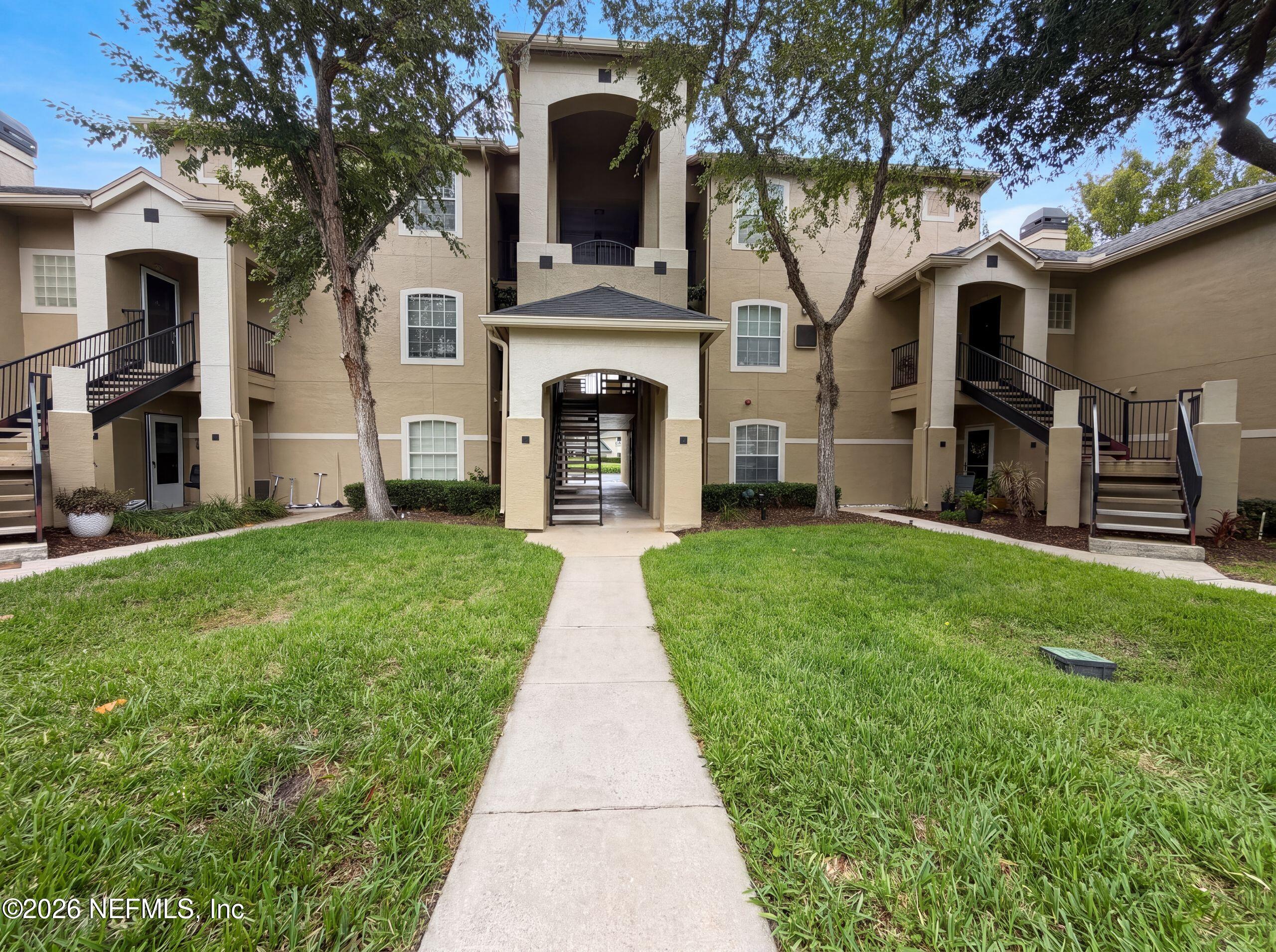 1701 the Greens Way 523 — photo
