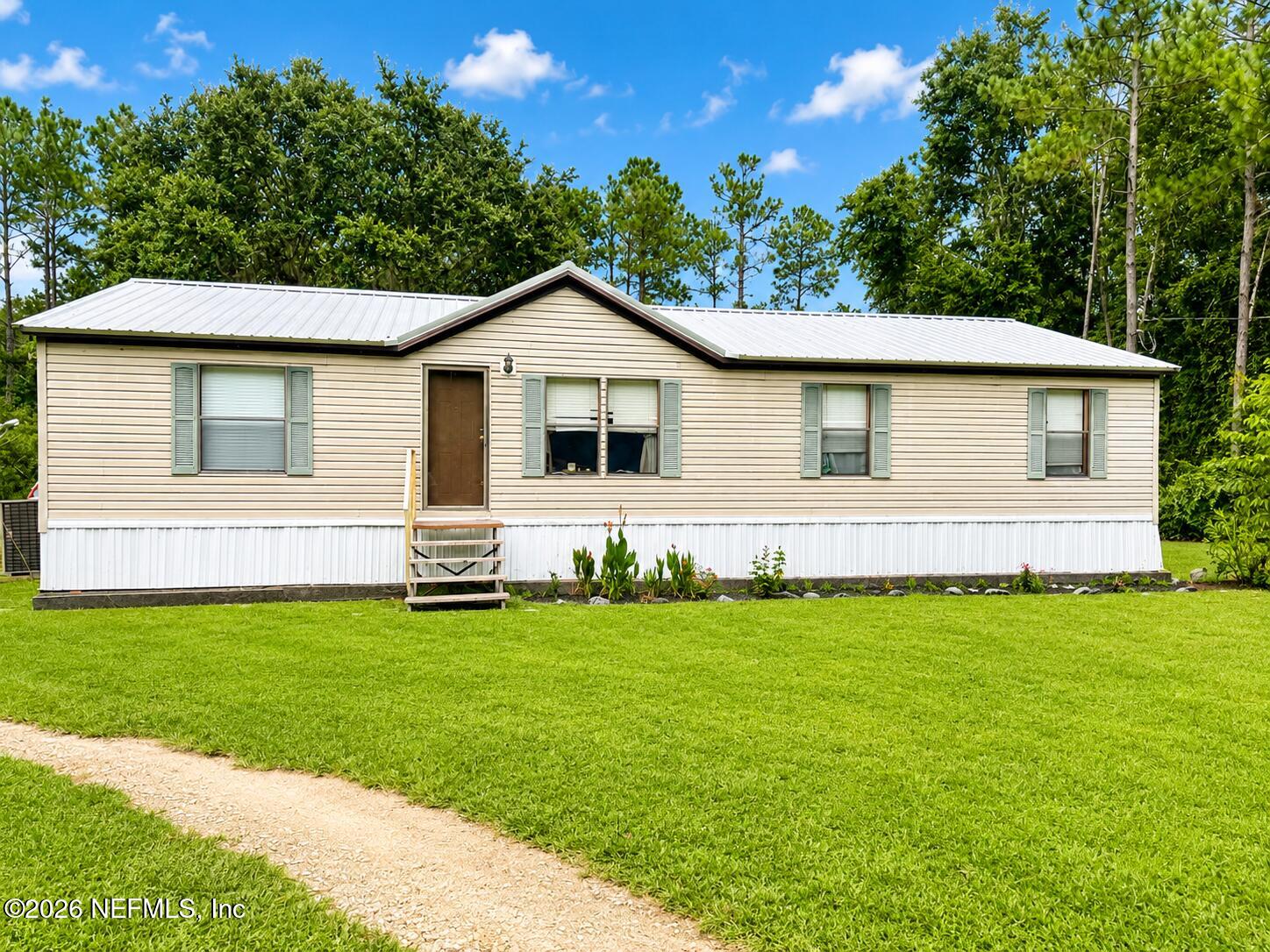 318 Lakeshore Drive — photo