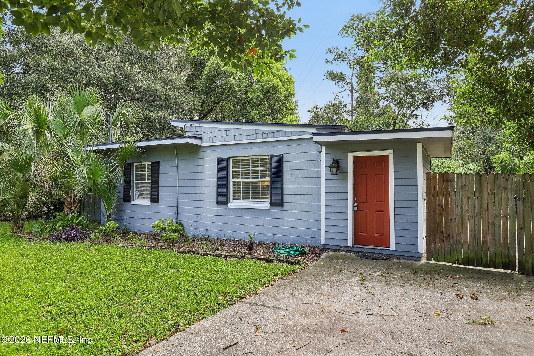 4009 Eve Drive E — photo