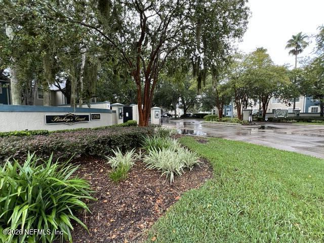 13700 Richmond Park Drive 1109 — photo