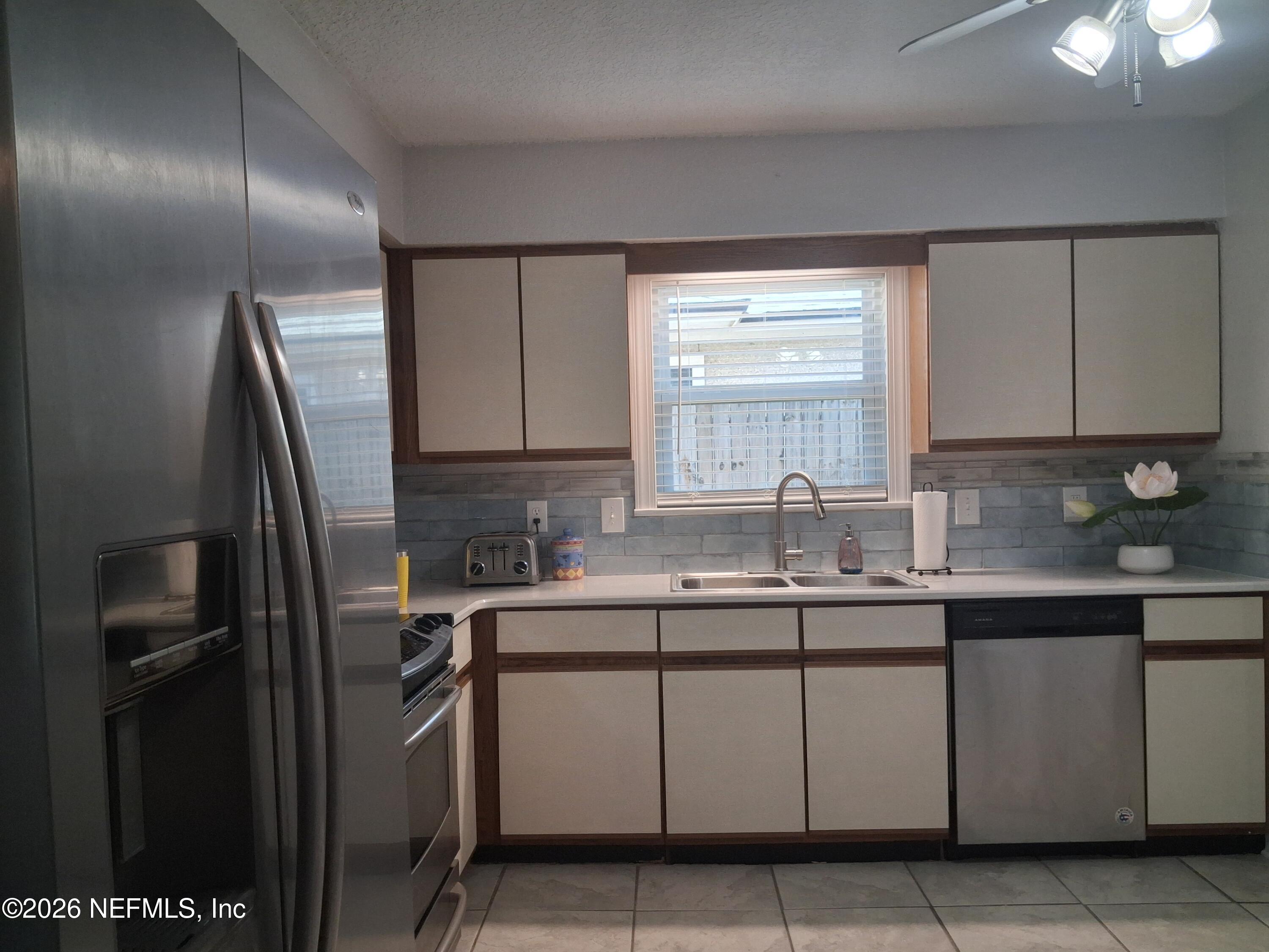 511 Camelia Street — photo