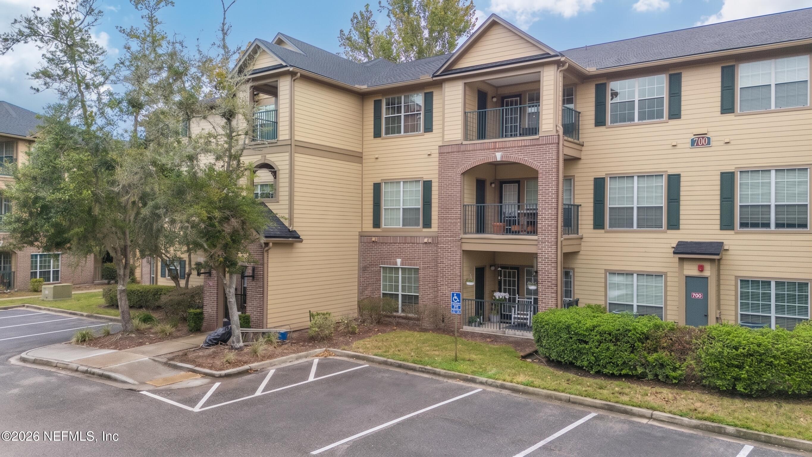 7800 Point Meadows Drive 737 — photo