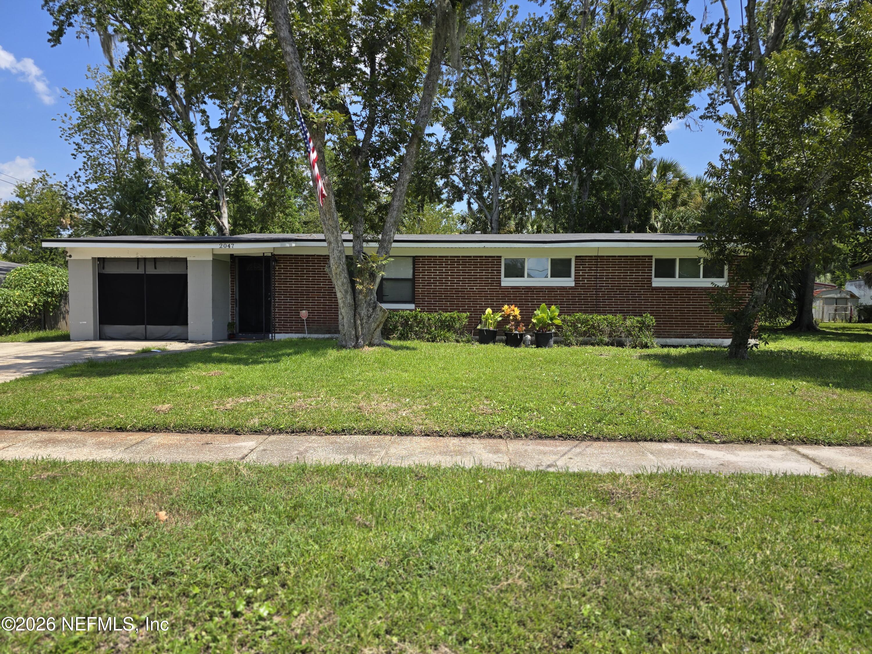 2047 Hugh Edwards Drive — photo