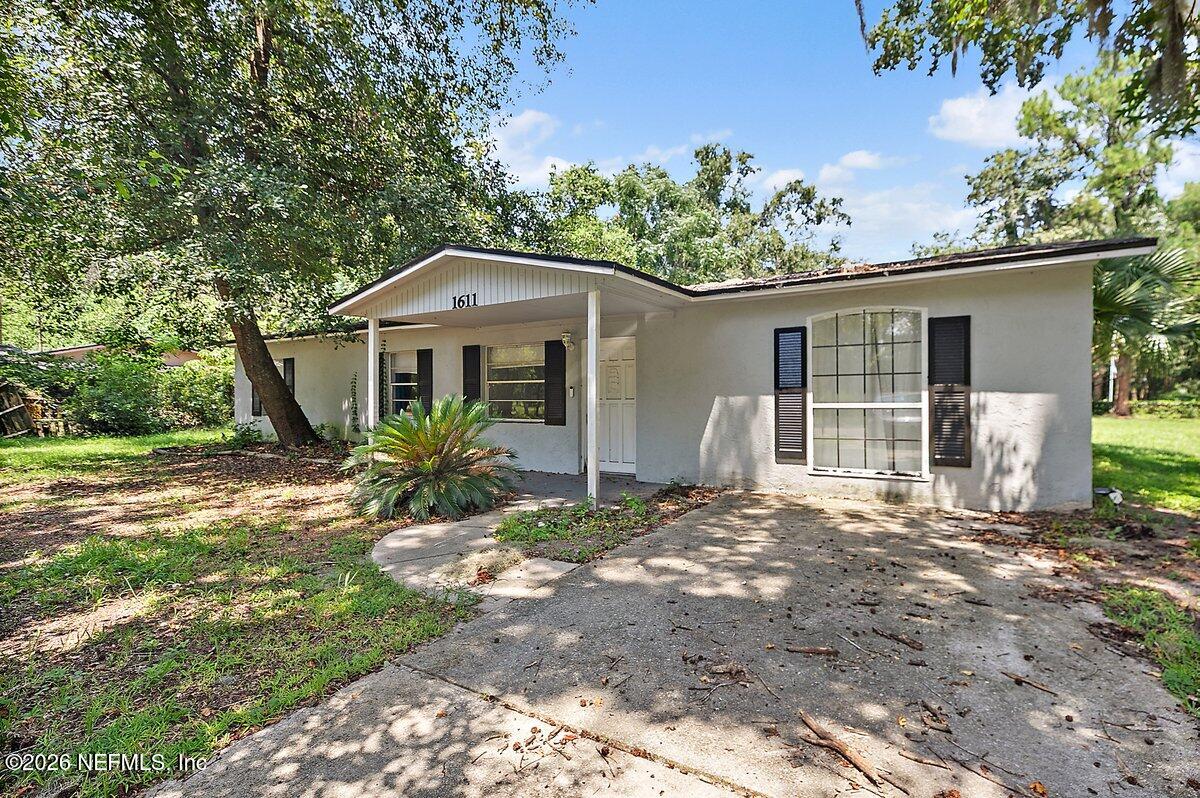 1611 Howard Road — photo