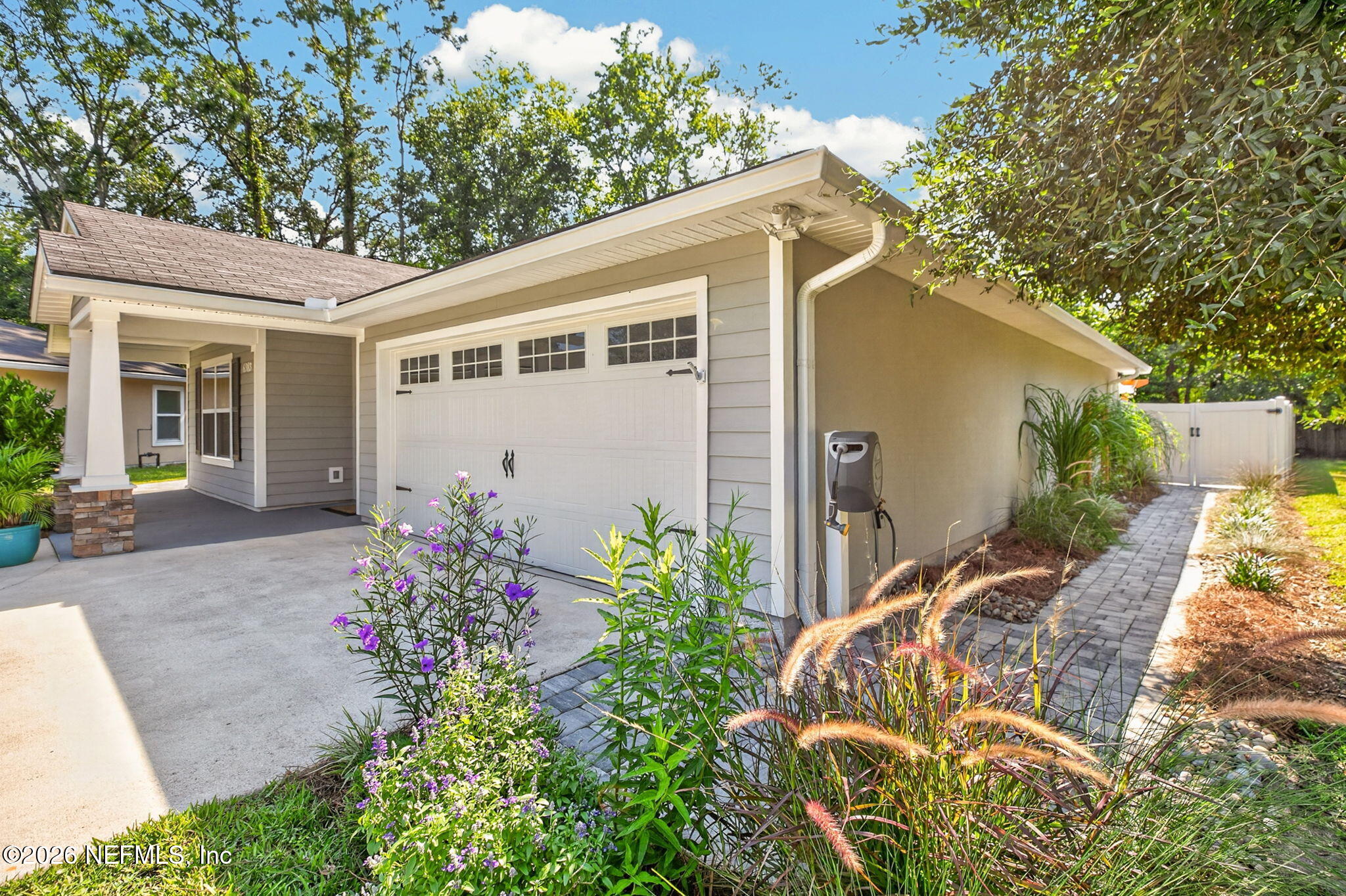 6983 Loris Lane — photo