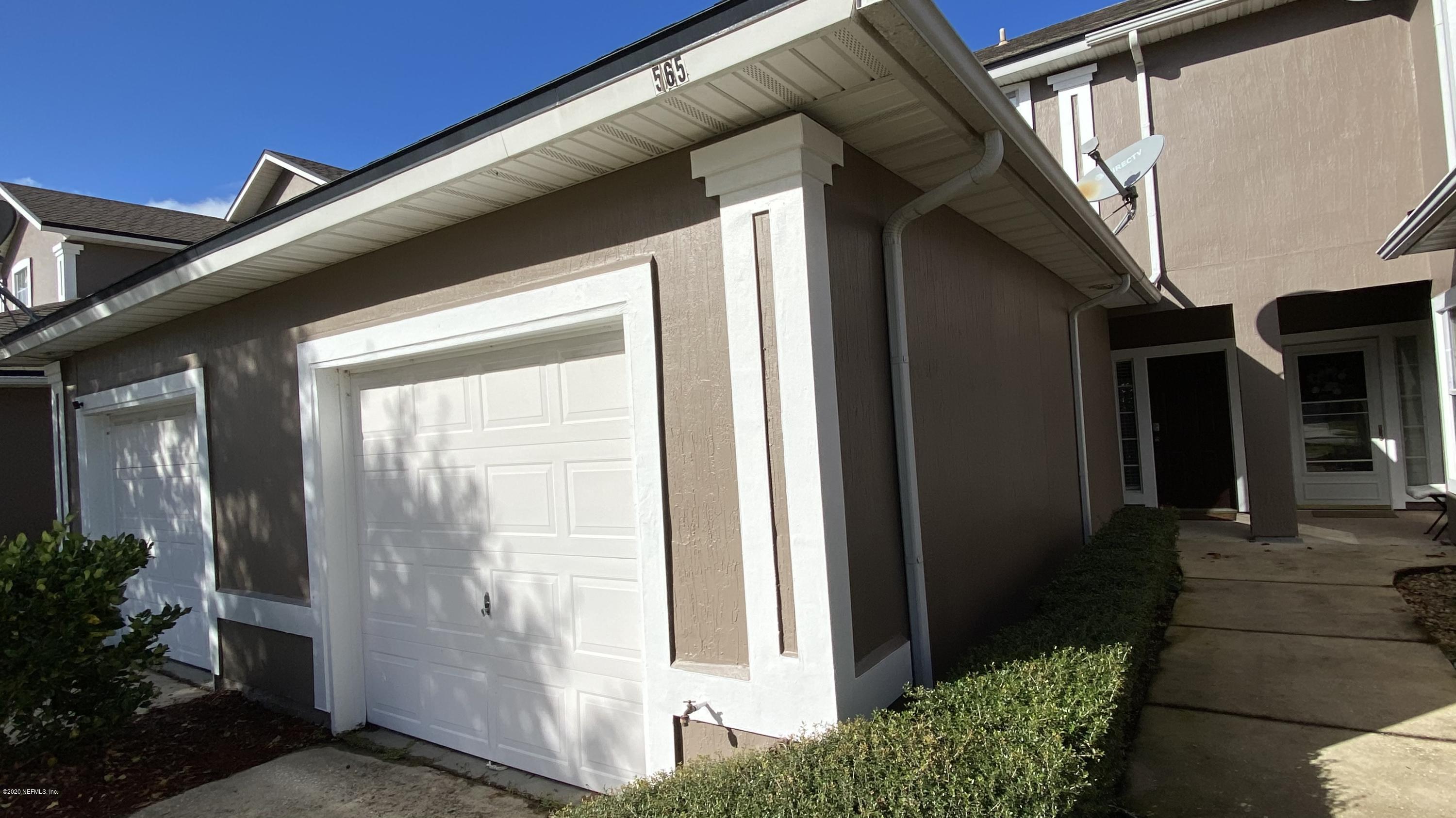 565 Scrub Jay Drive — photo