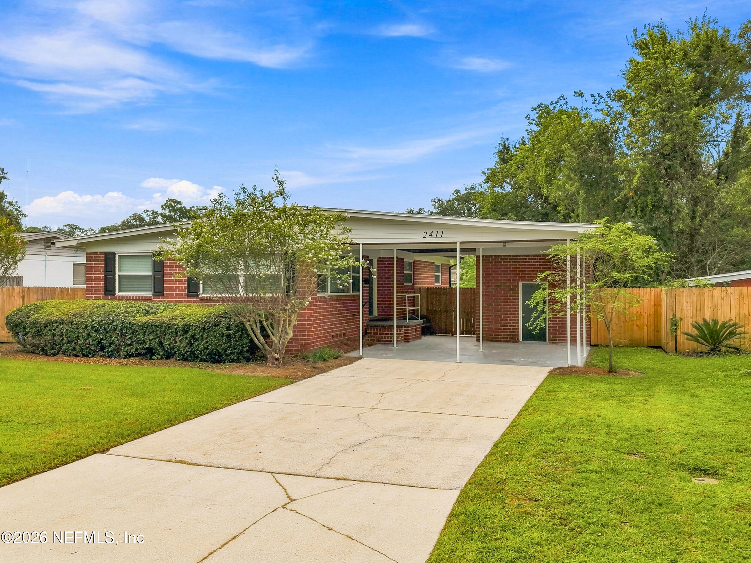 2411 Provost Road E — photo