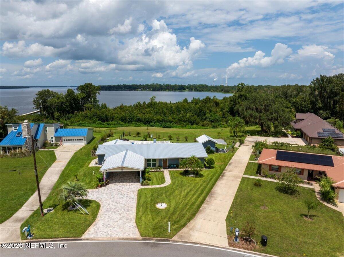 209 River Drive — photo