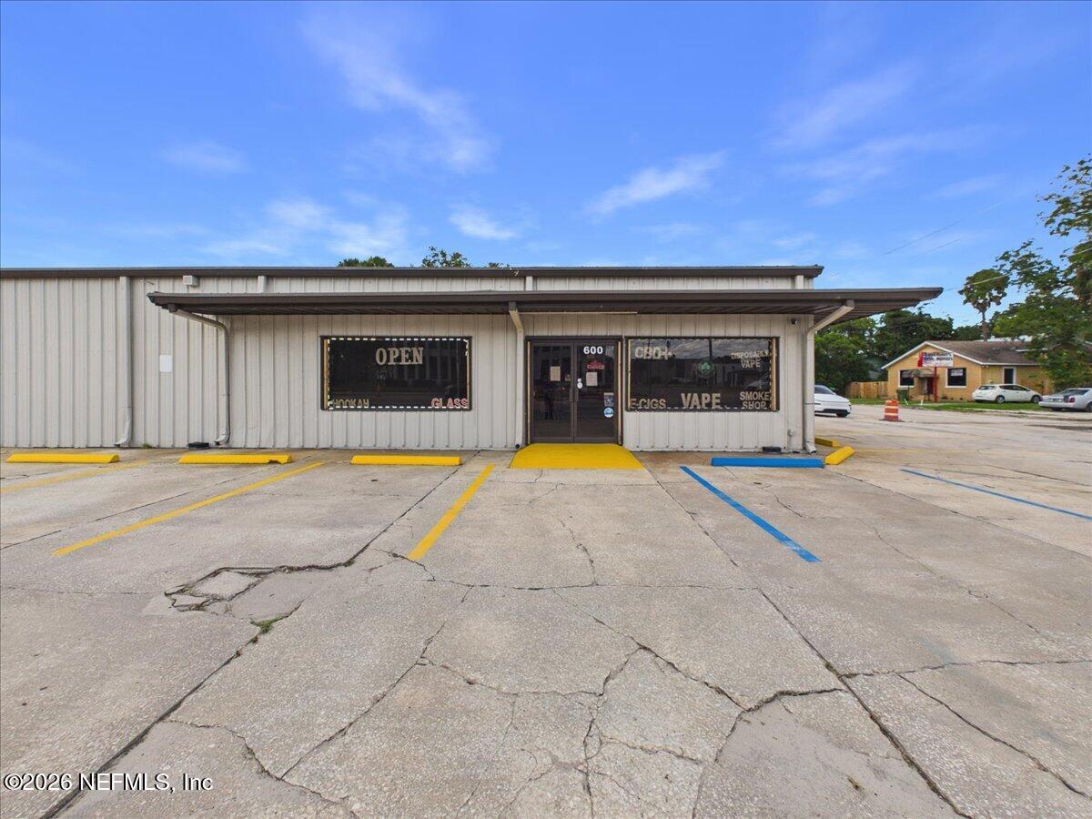 600 Reid Street — photo
