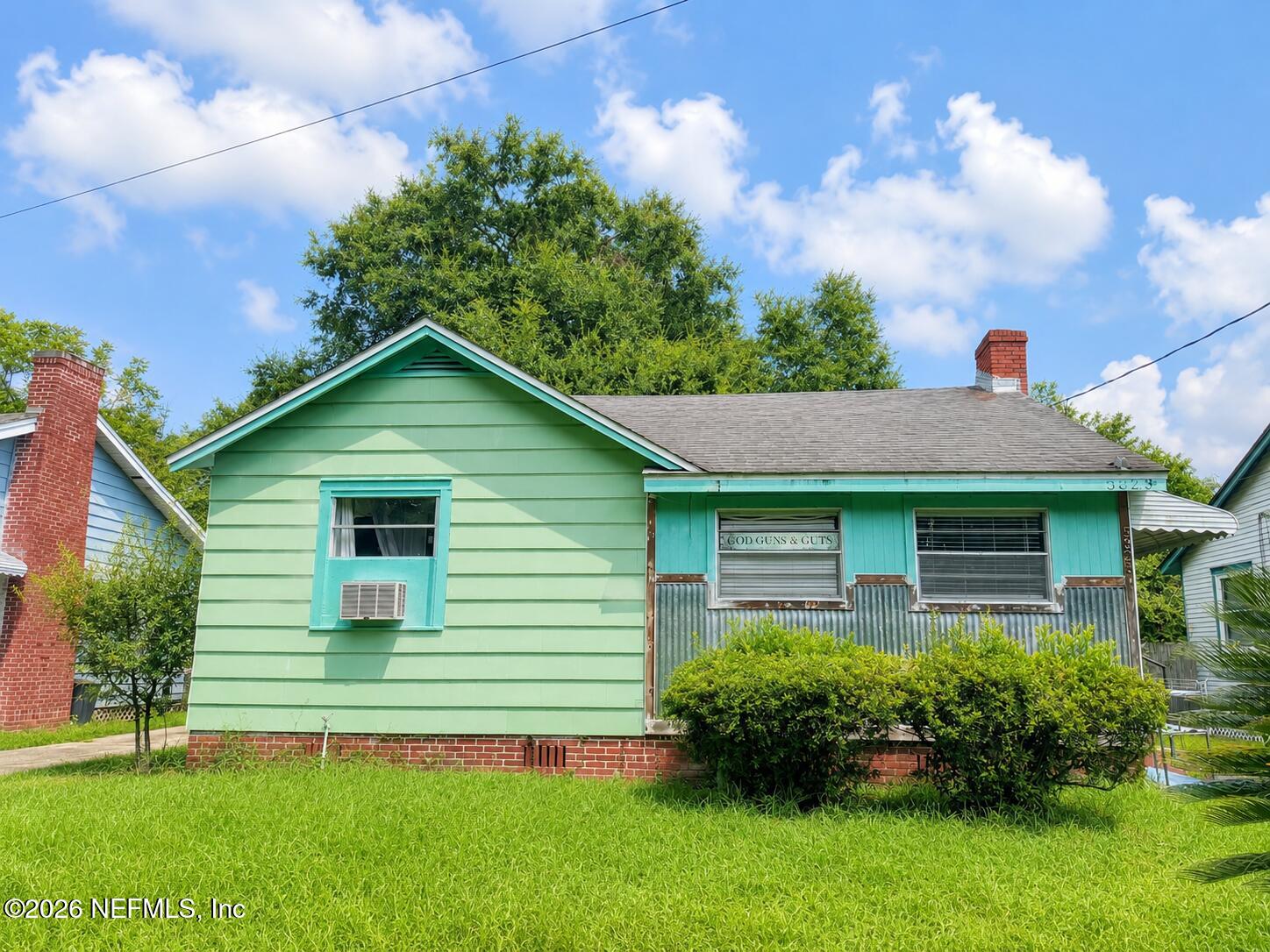 5323 Sunderland Road — photo