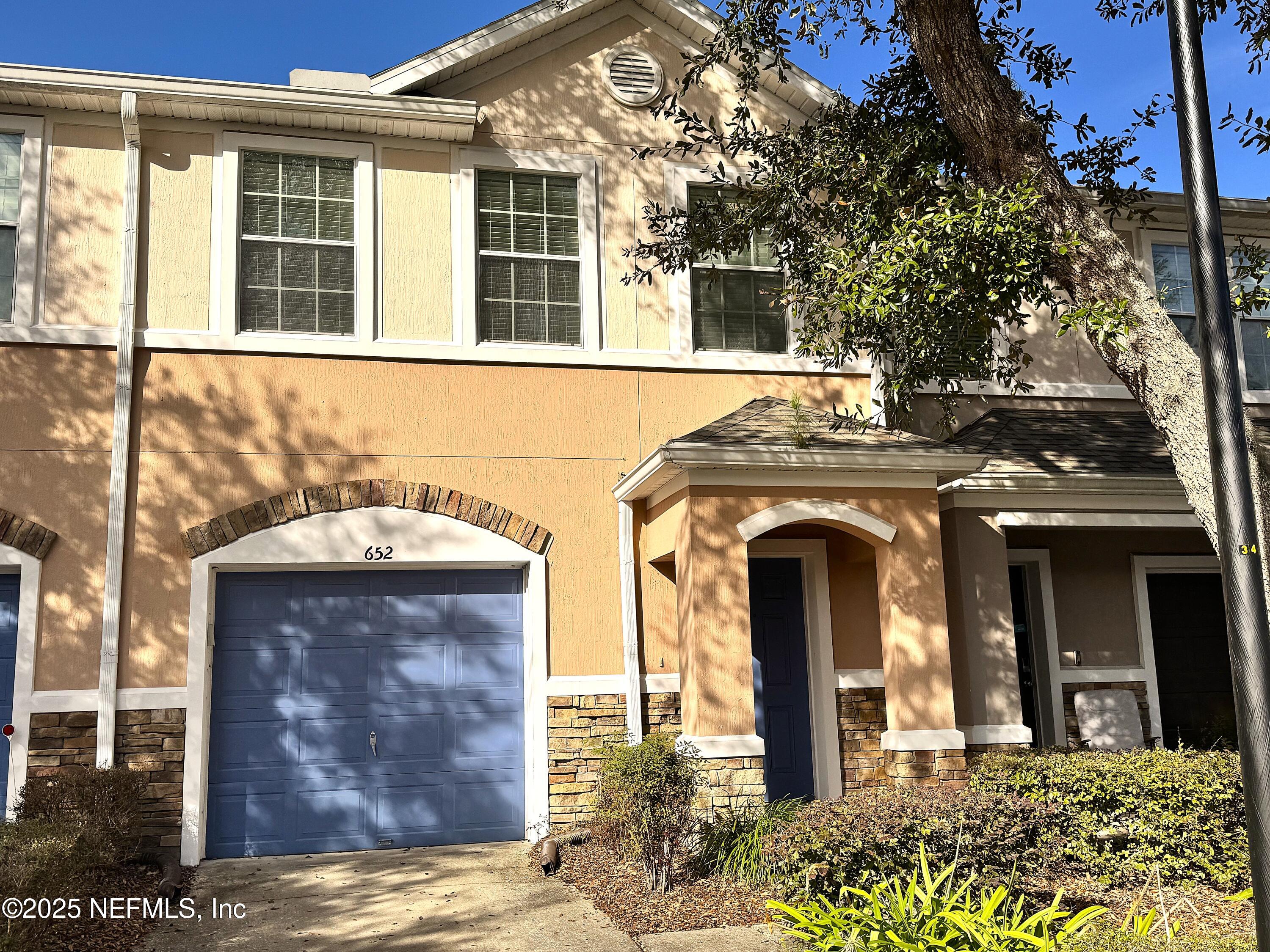652 Crystal Way — photo
