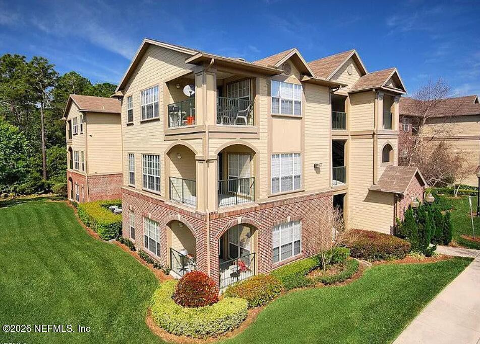 7800 Point Meadows Drive 332 — photo