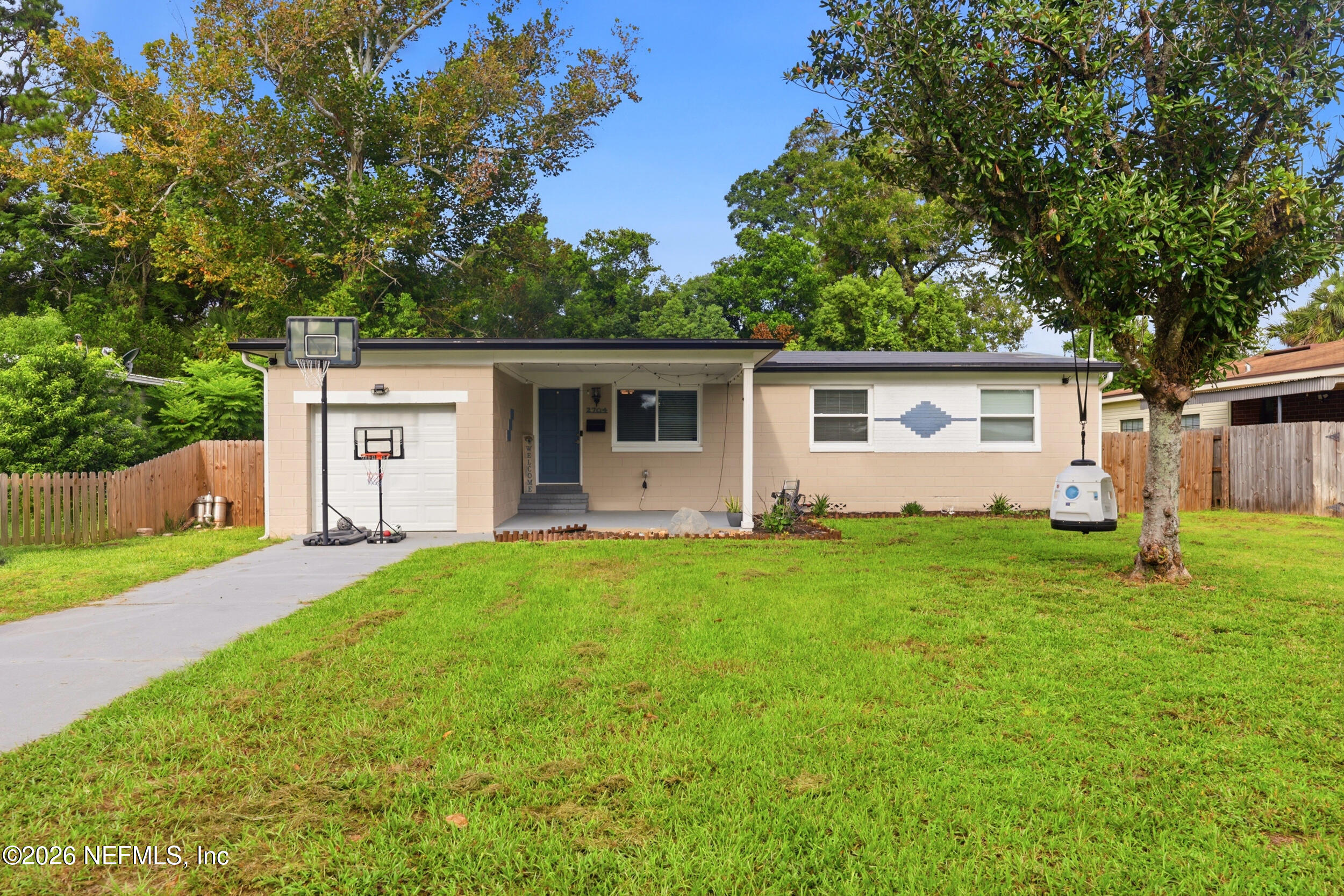 2704 Devonwood Road — photo