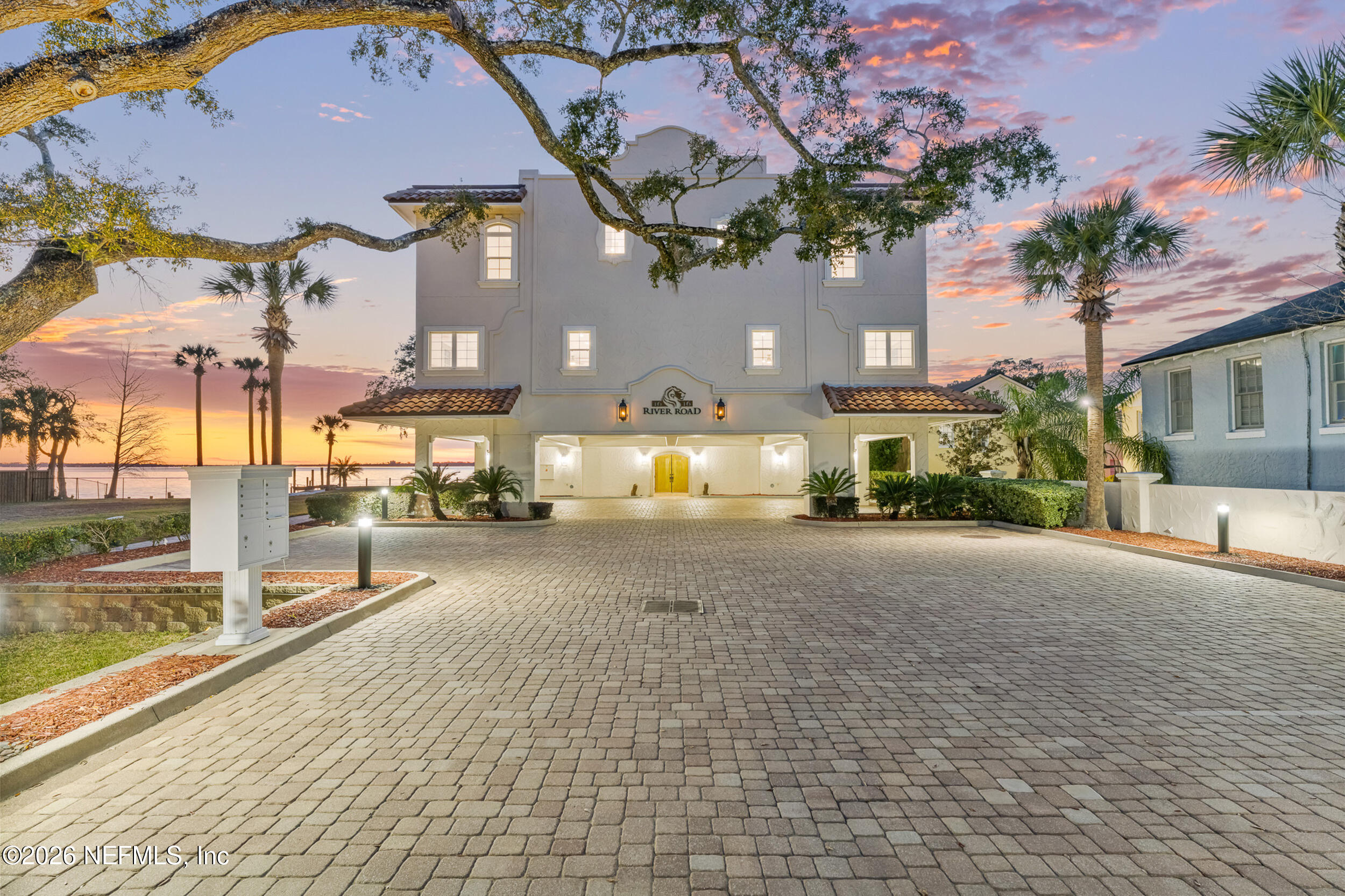 1616 River Road 106 — photo