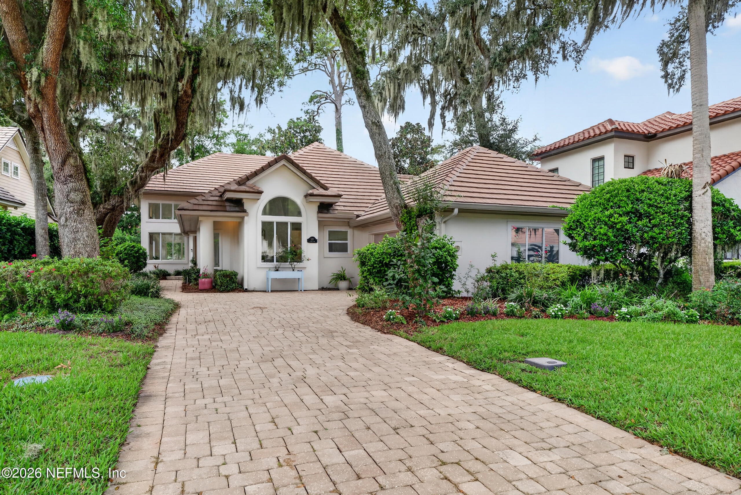 113 Laurel Way — photo