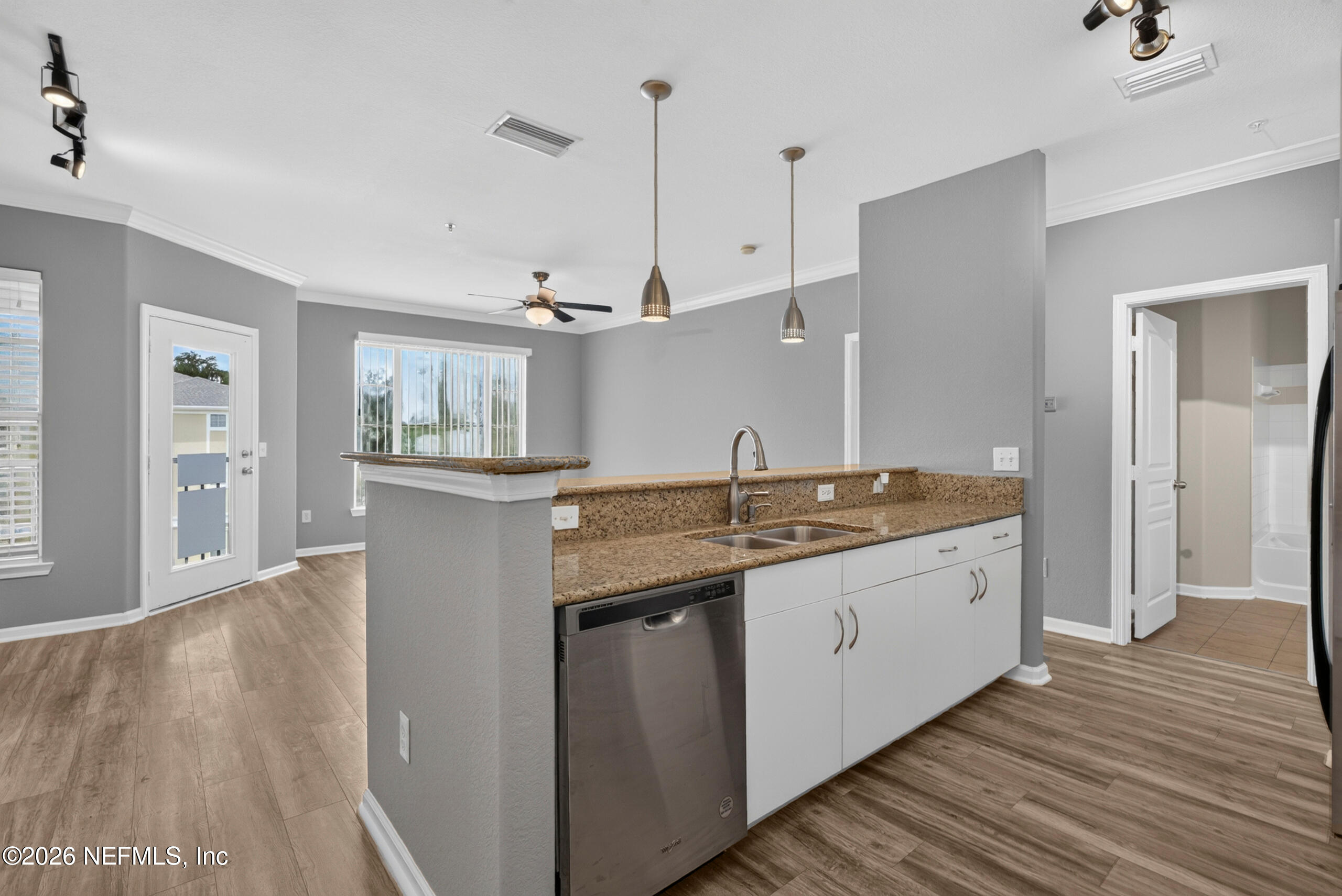 8290 Gate Parkway W 817 — photo