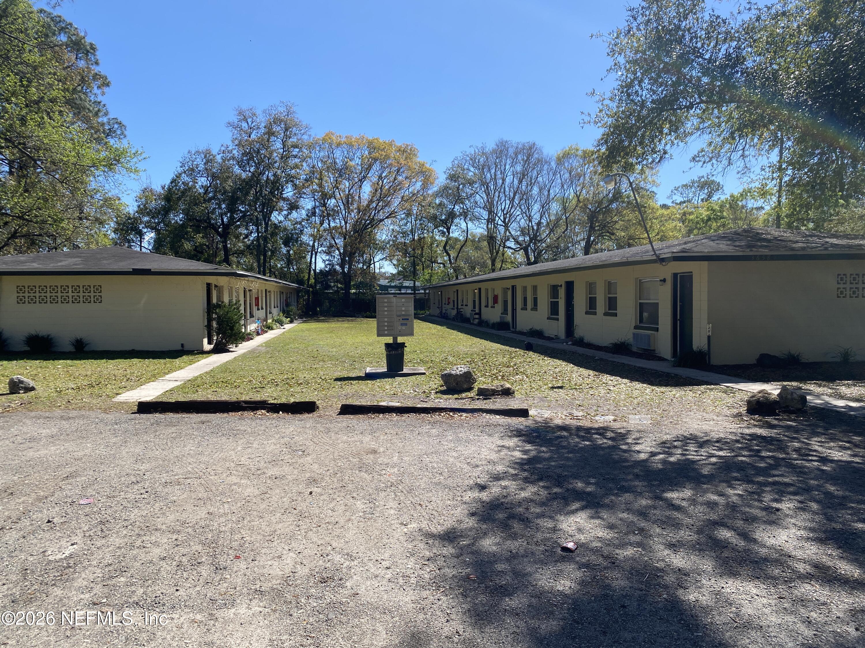3658 Stanley Street 7 — photo