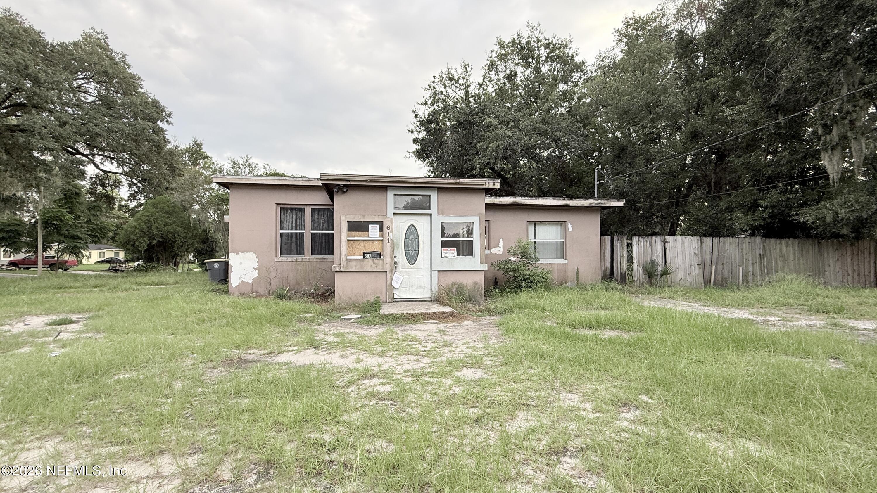 6118 Mercer Circle E — photo