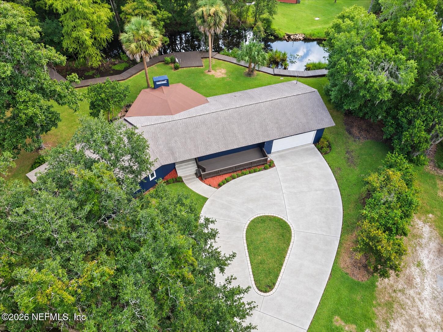 2421 Dogwood Lane — photo