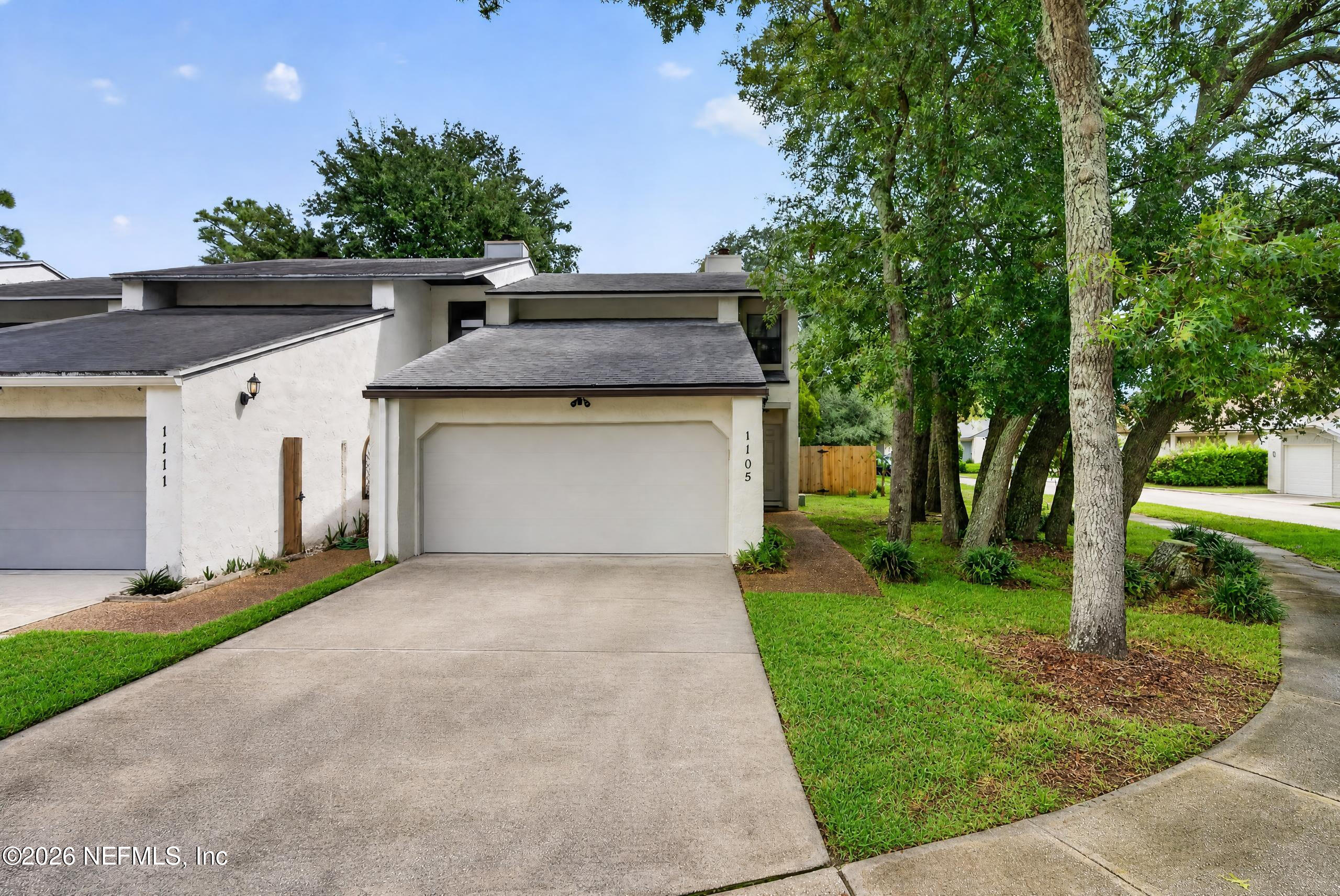 1105 Romaine Circle W — photo