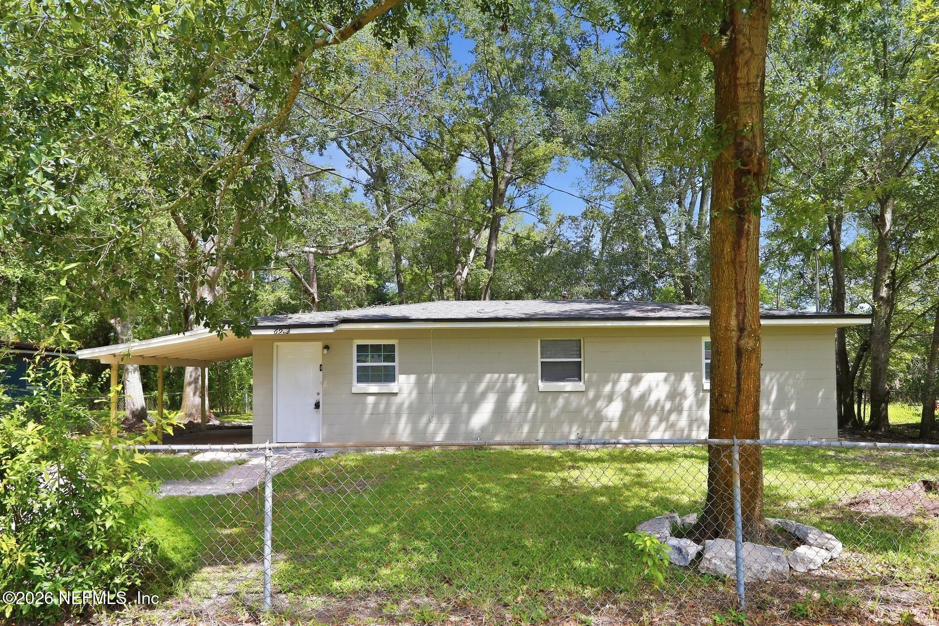 6923 Miss Muffet Lane N — photo