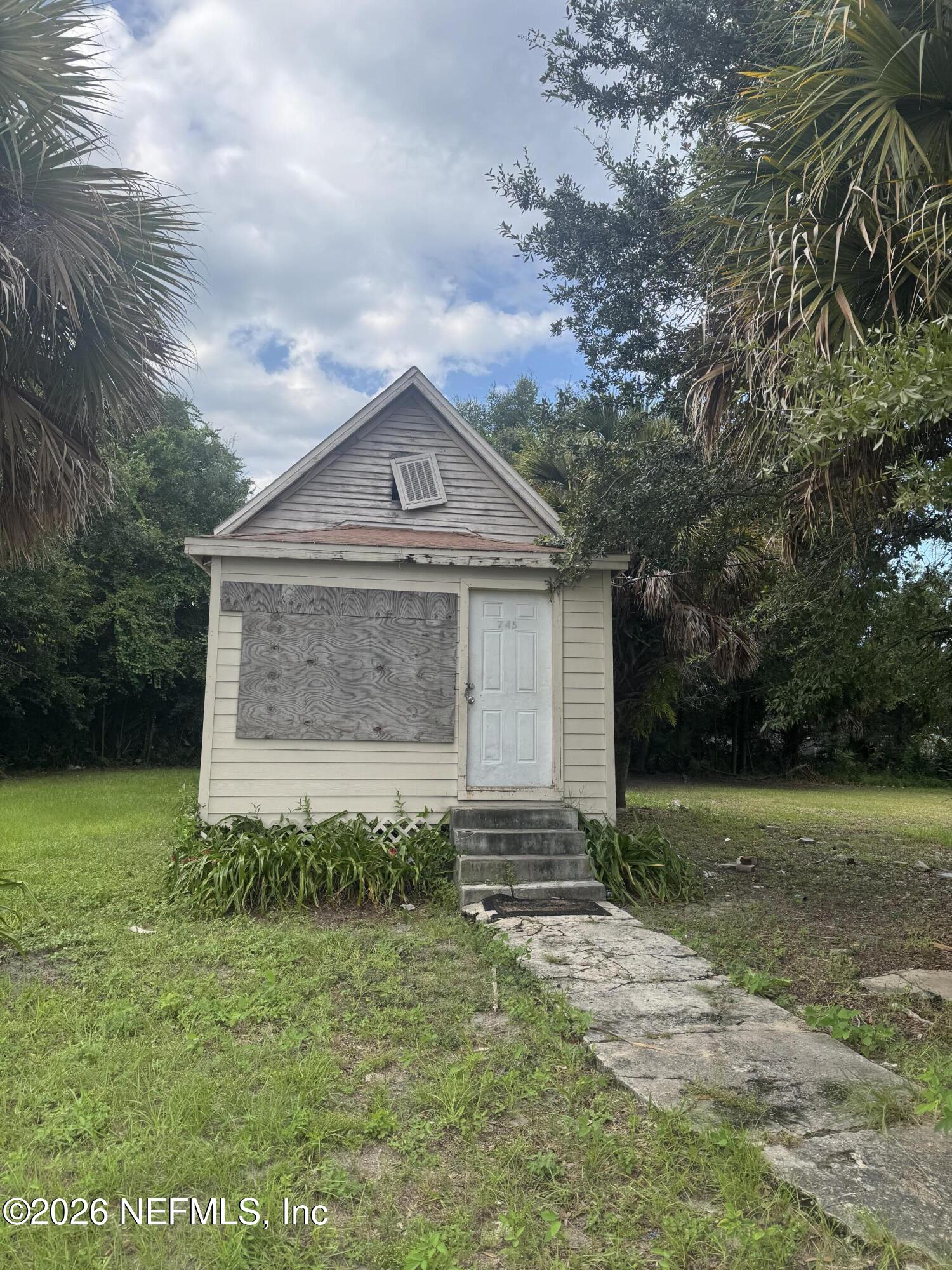 745 E Union Street E — photo