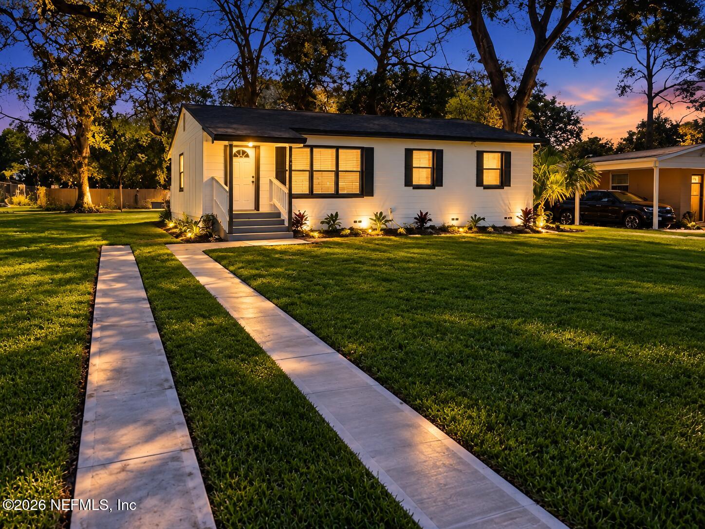 10521 Briarcliff Road E — photo