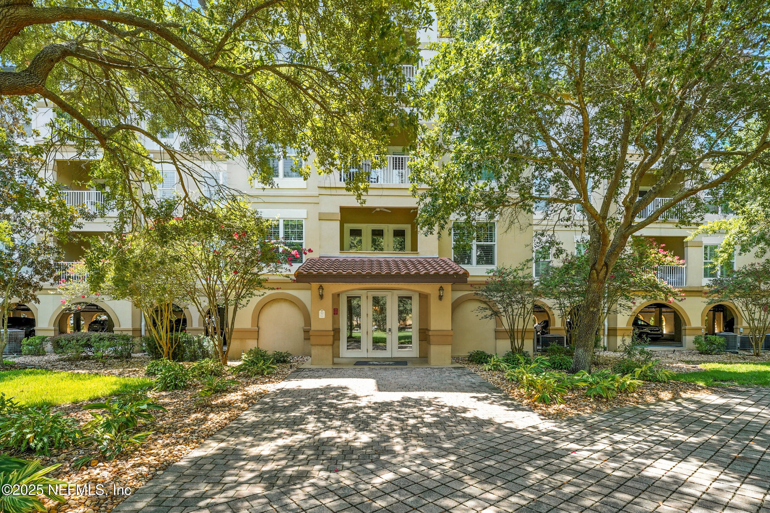 4300 South Beach Parkway 3323 — photo