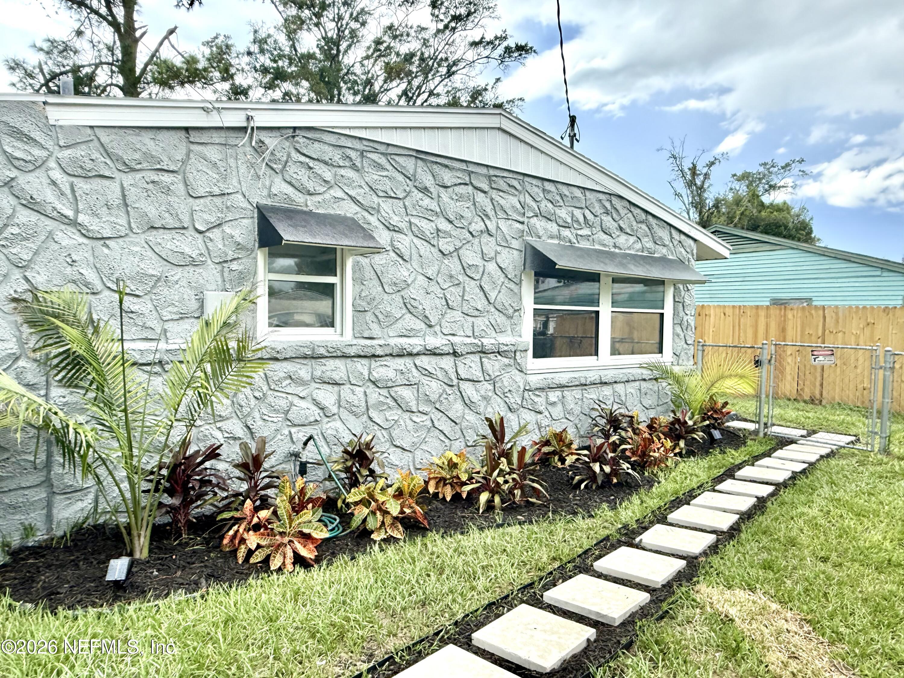 5514 Green Forest Drive — photo