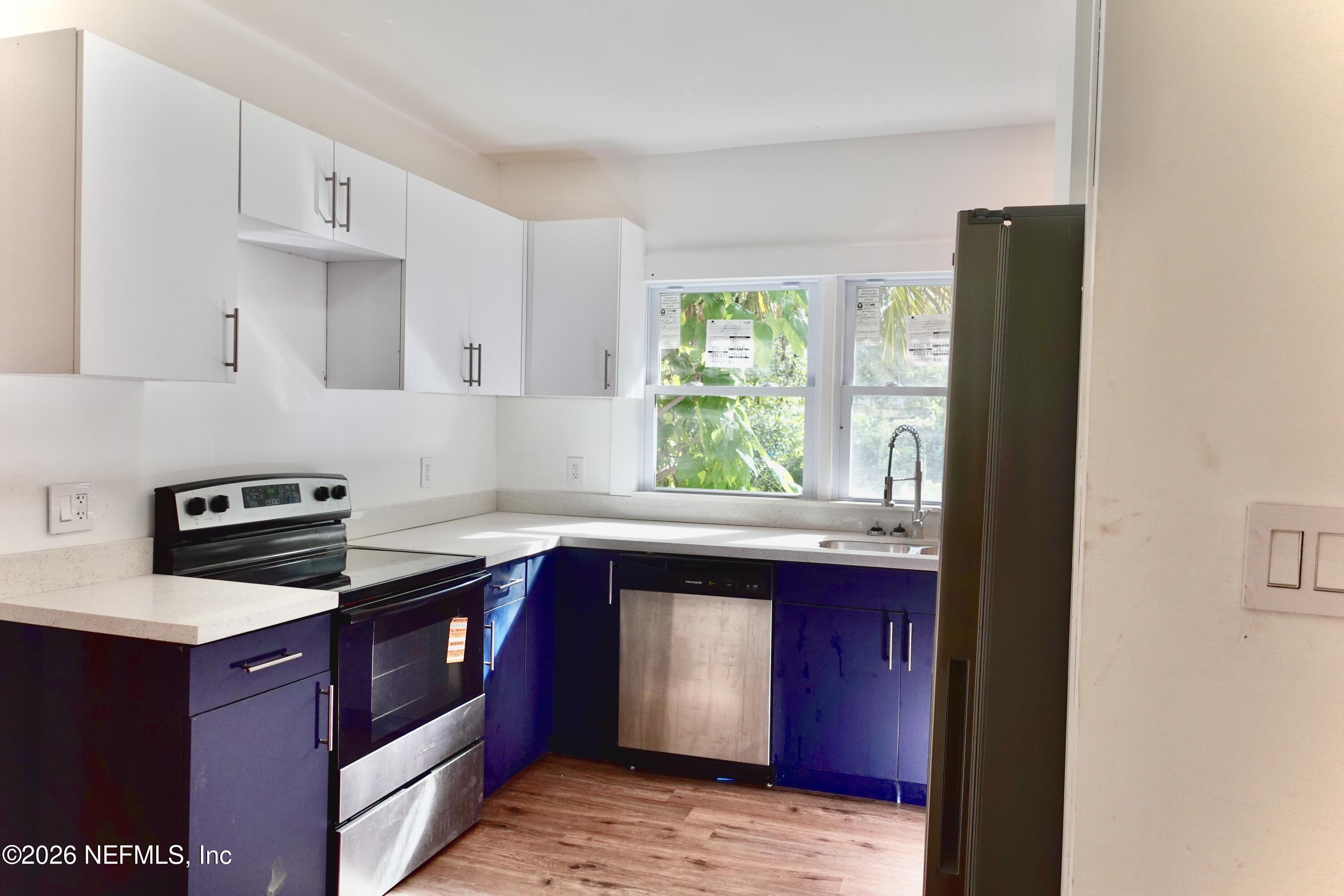 725 W 16th Street — photo