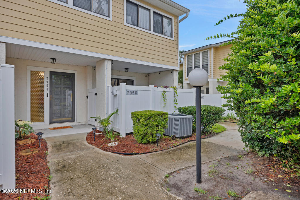 7956 Los Robles Court 7956 — photo