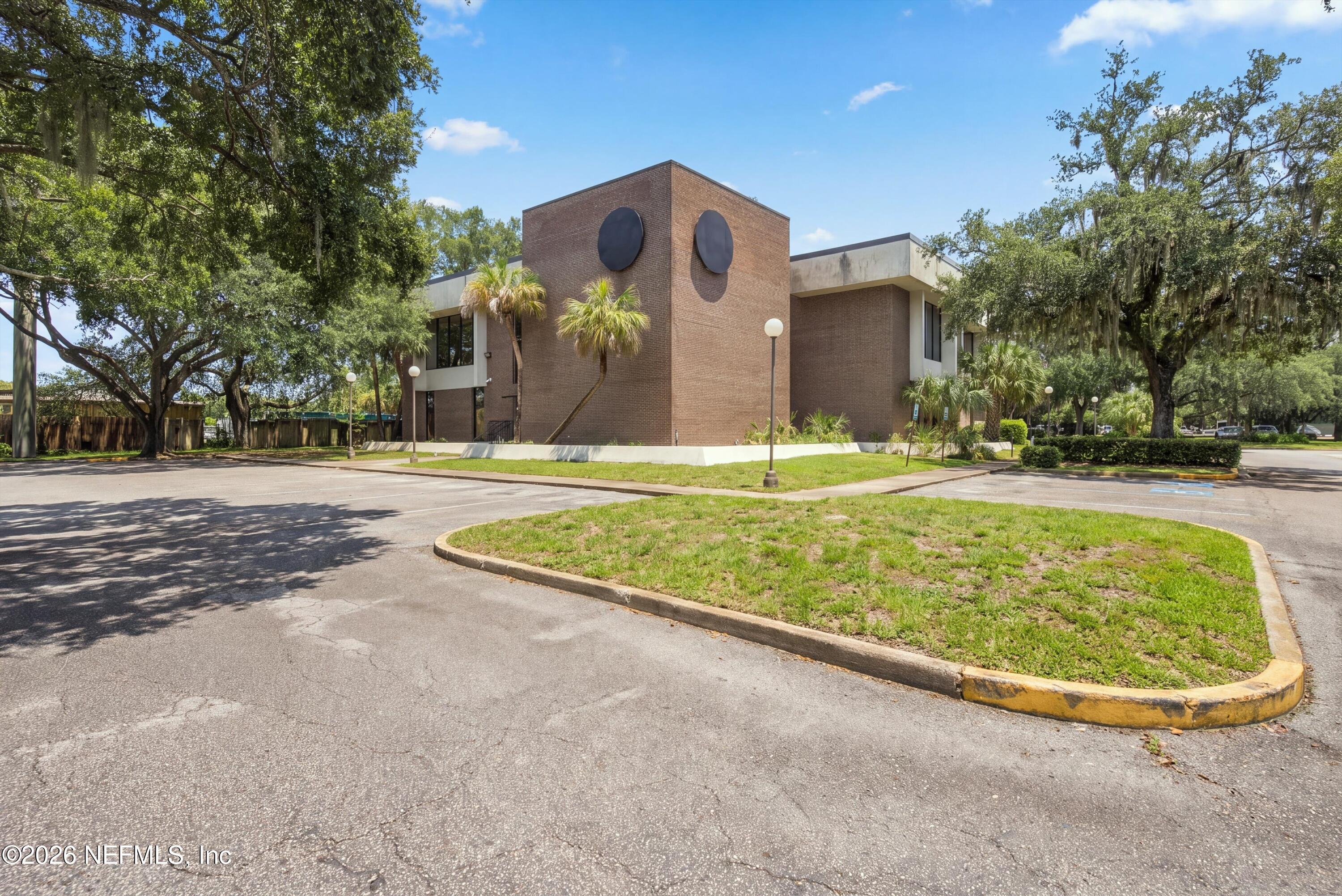 101 Scholars Way — photo