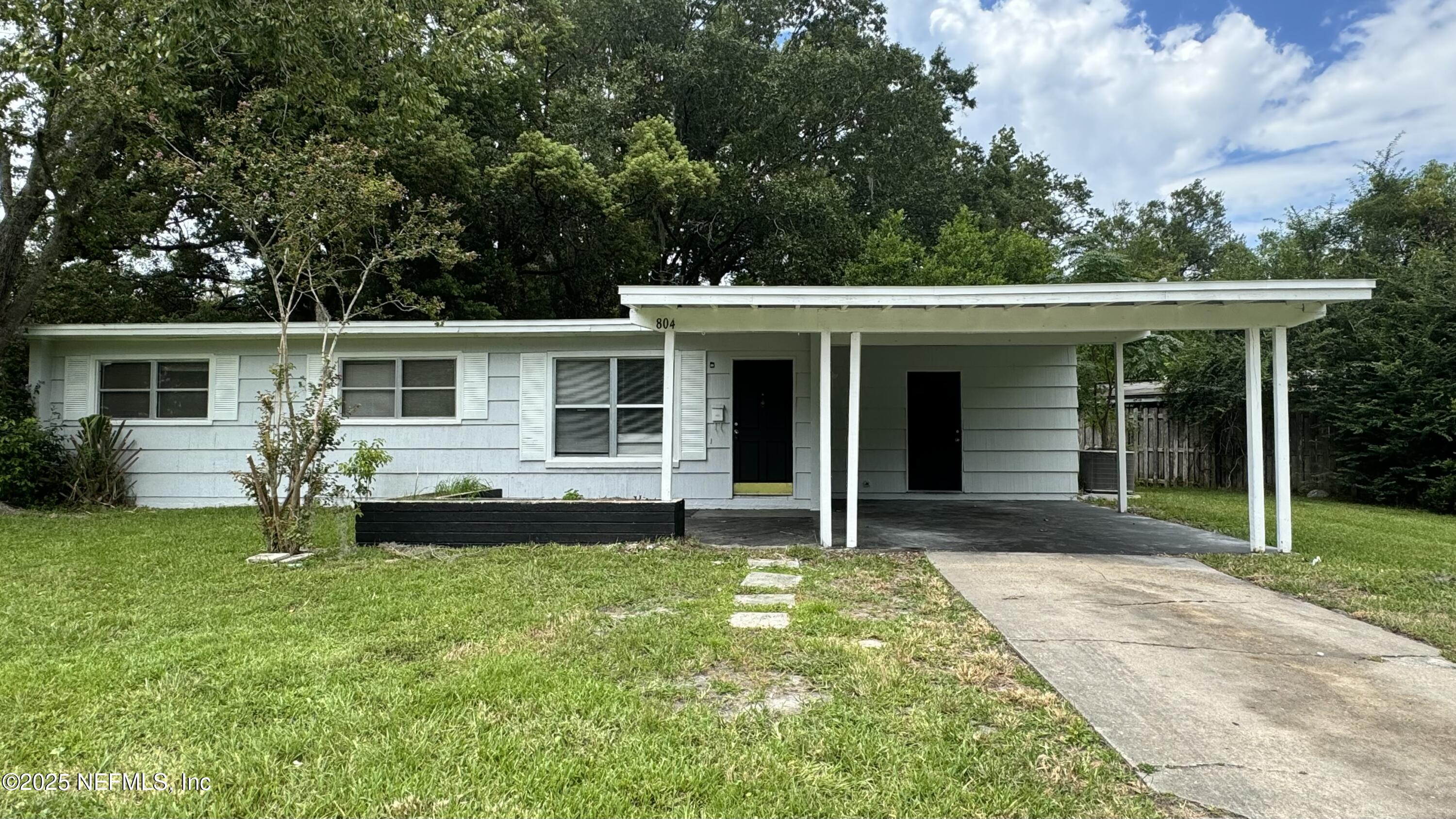 804 La Marche Drive — photo