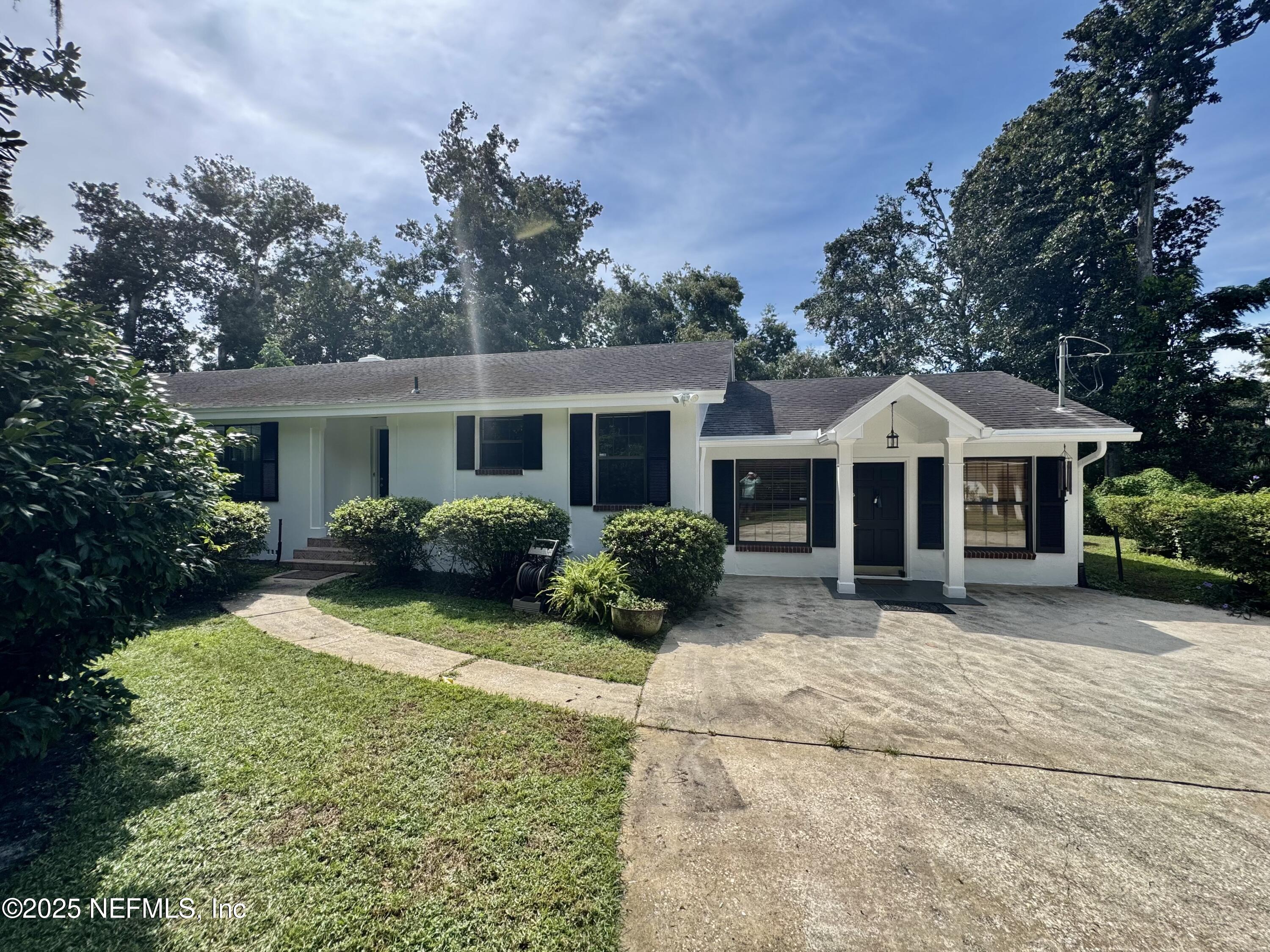 1692 E Holly Oaks Lake Road E — photo
