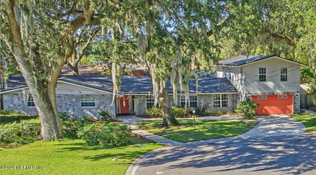 6842 Estrada Road — photo