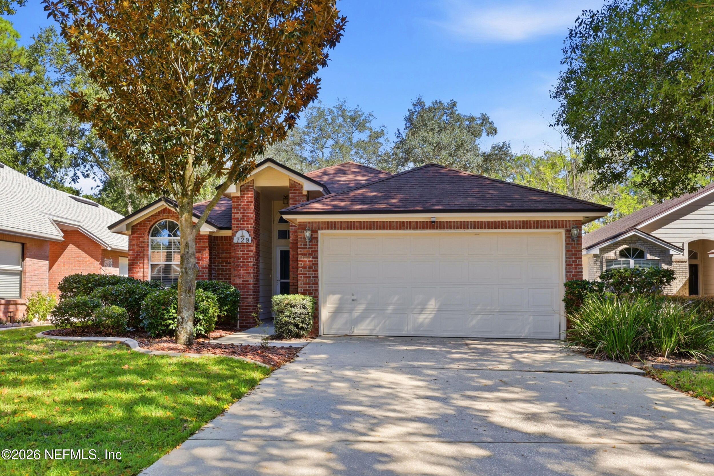729 Putters Green Way S — photo