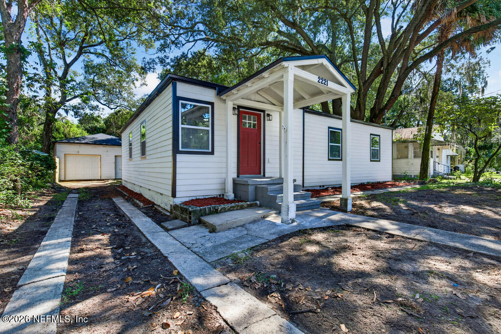 2221 E Home Park Circle — photo