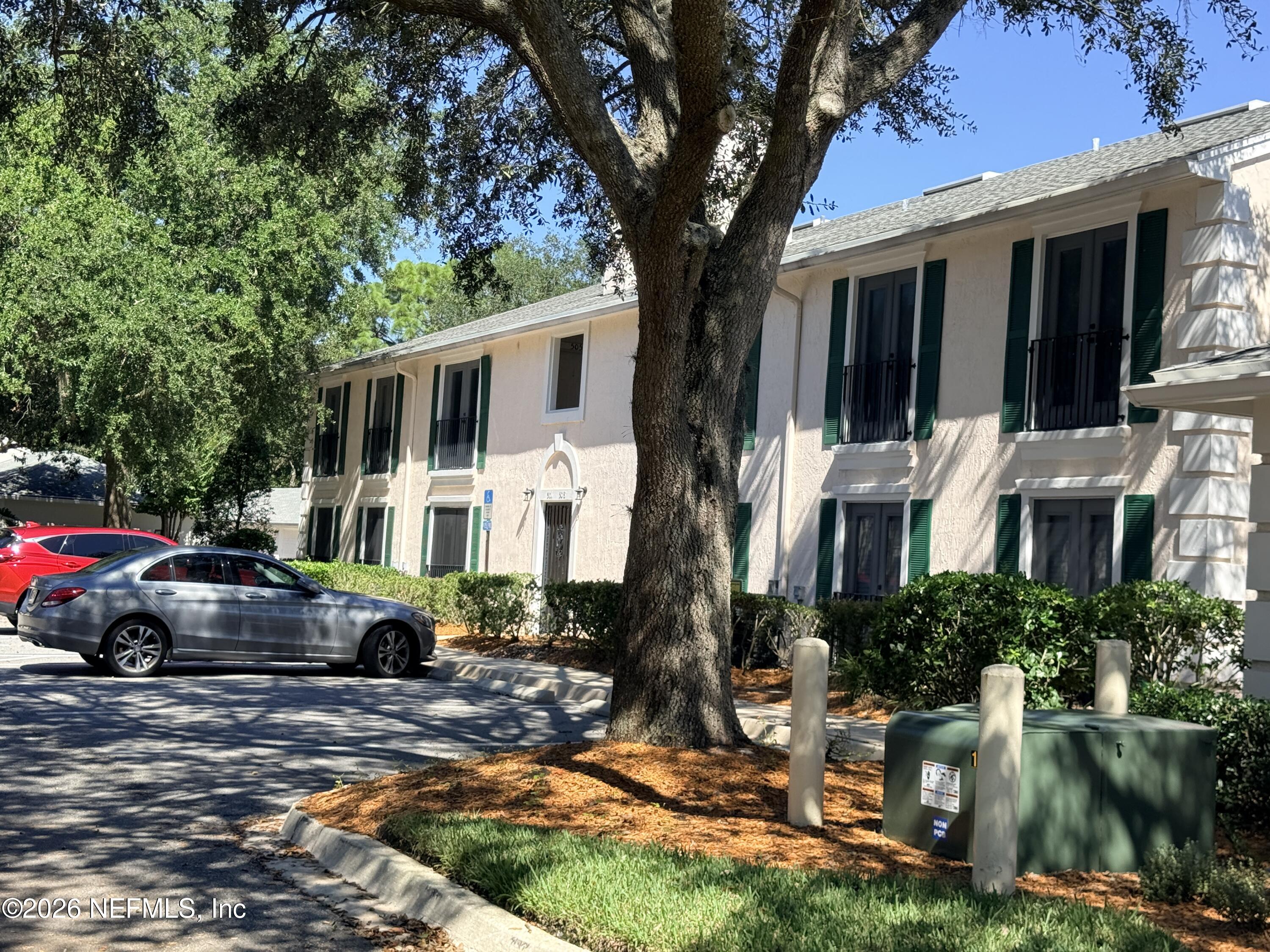 13715 Richmond Park Drive N Unit 502 — photo