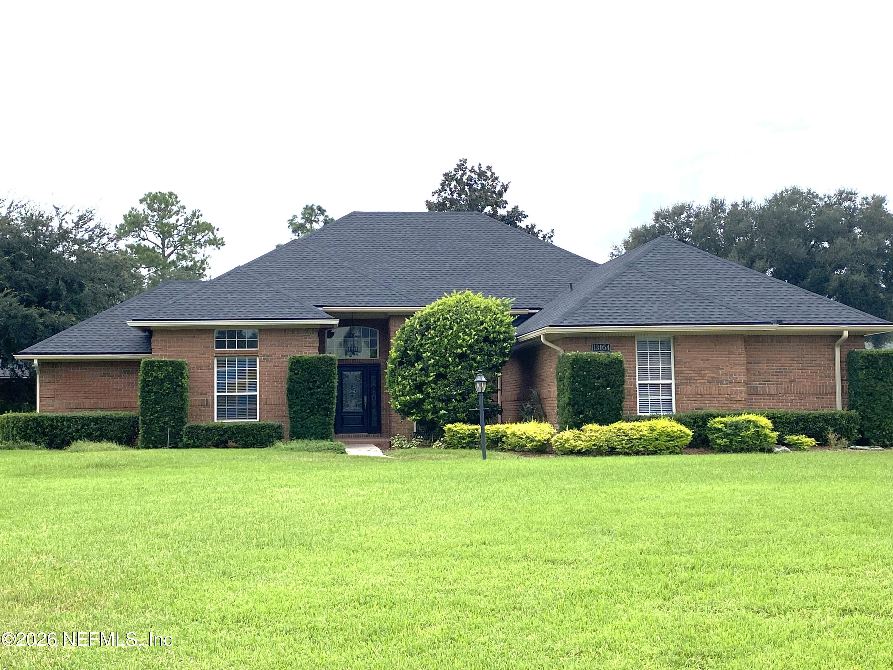 13054 Hunt Club Road N — photo
