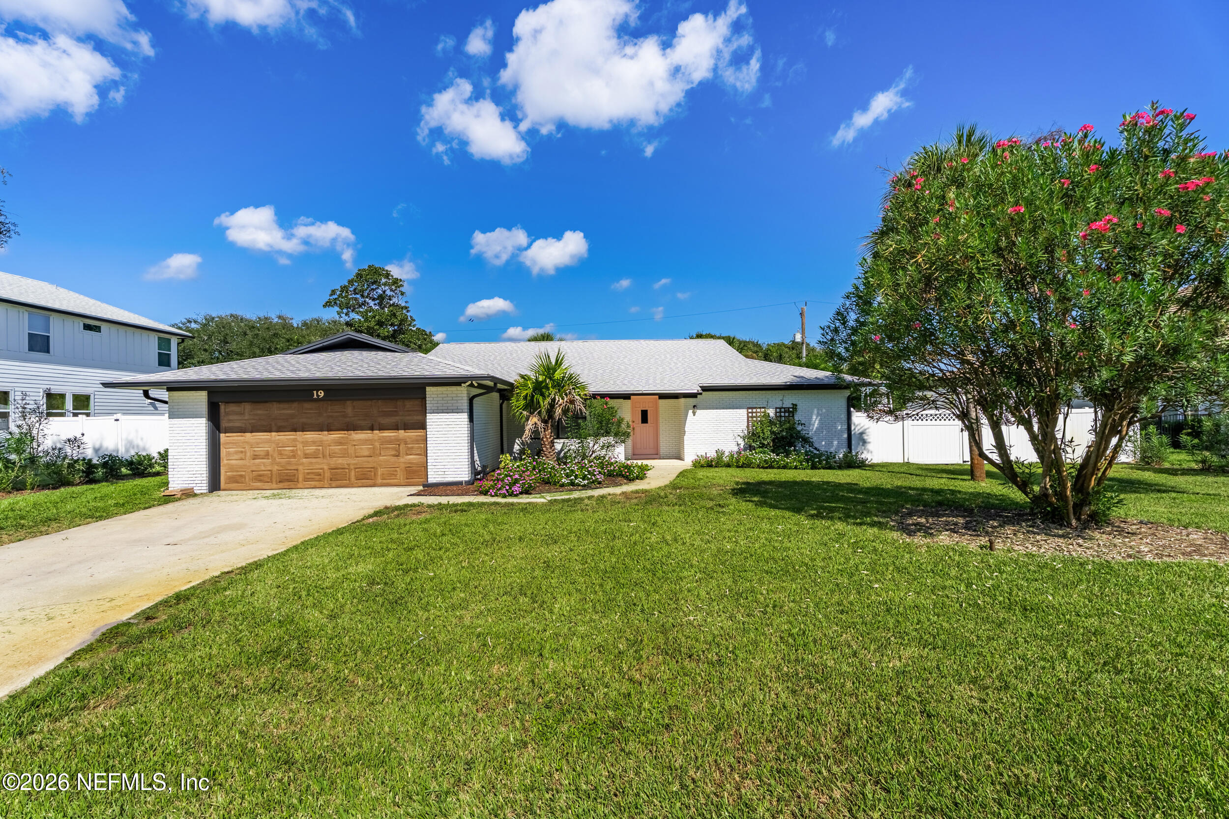 19 Beachside Drive — photo