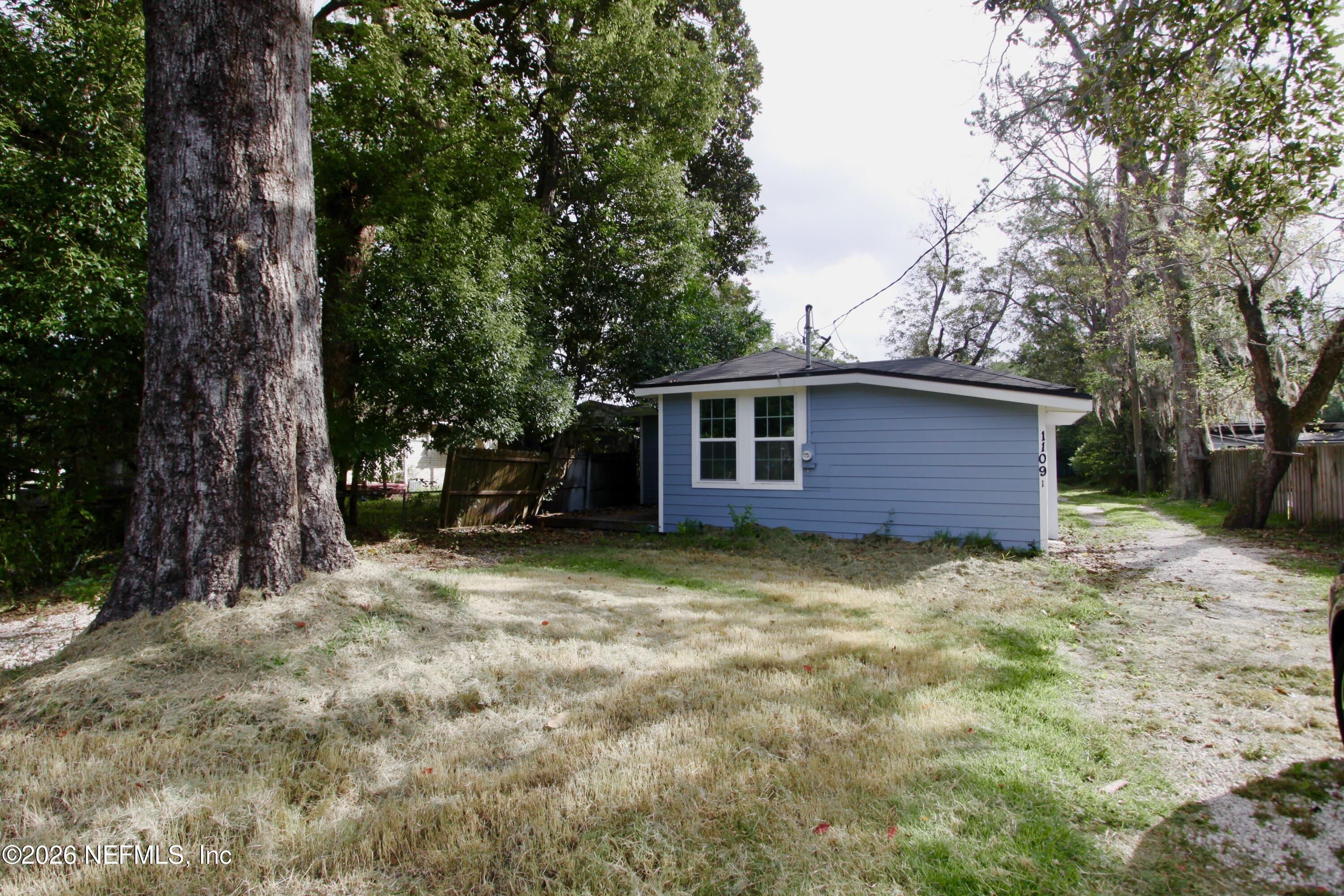 1109 Lake Shore — photo