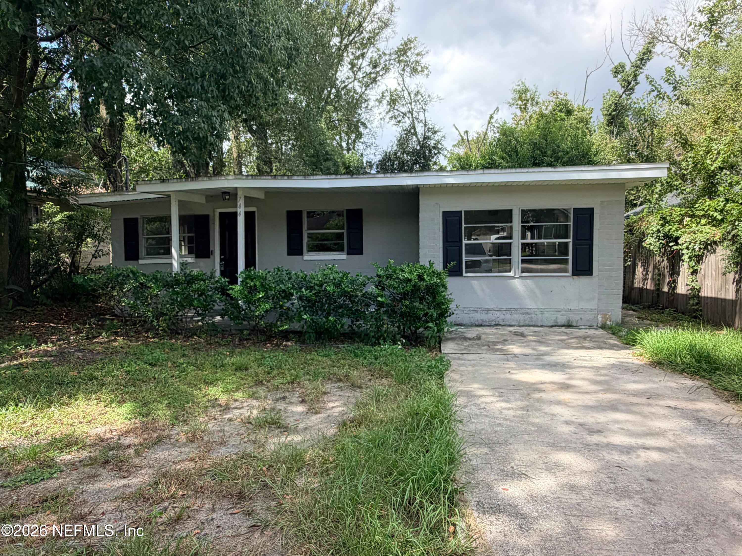 744 Mackinaw Street — photo