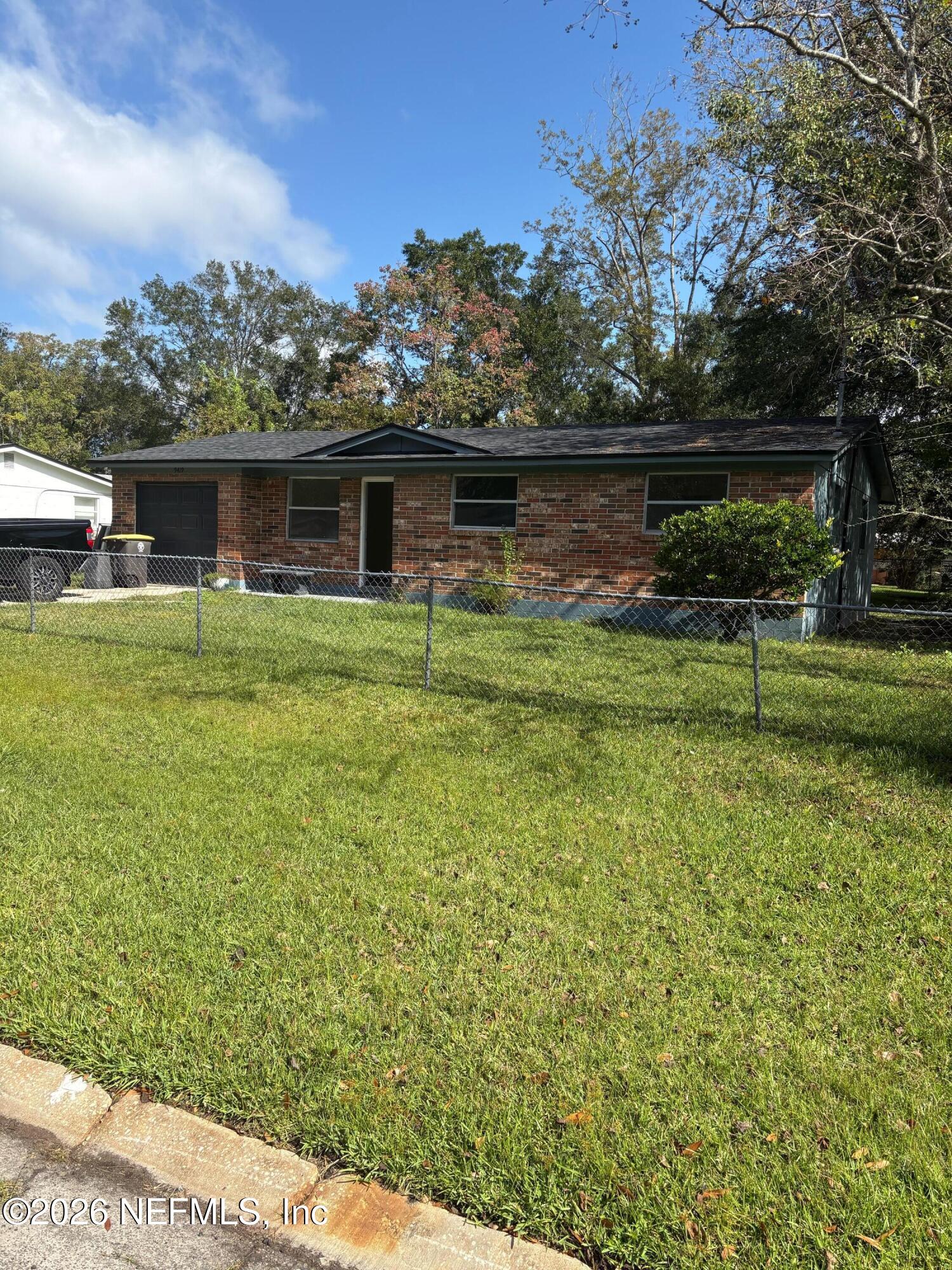 9419 Little John Road — photo