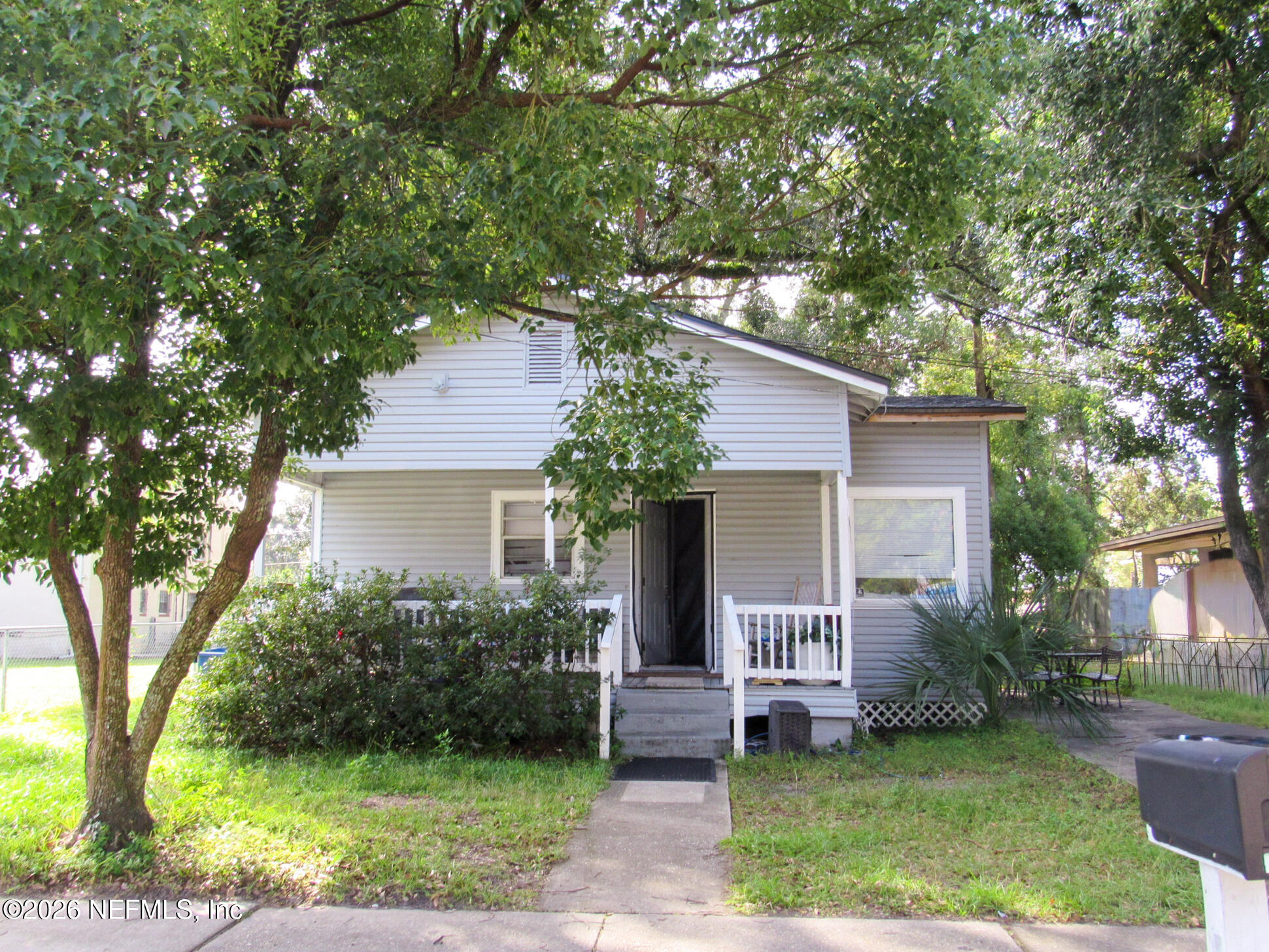 1738 W 20th Street — photo