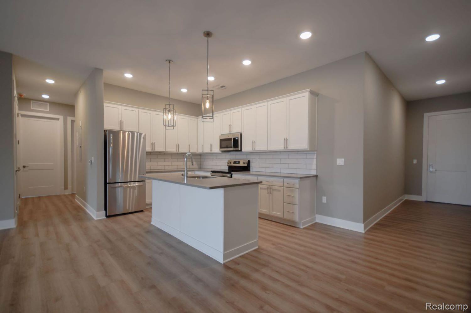 1401 S Rochester Road Unit #103, Rochester Hills, MI 48307 — photo 2