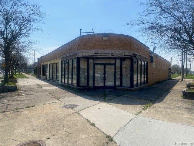 19151 Kelly Road — photo