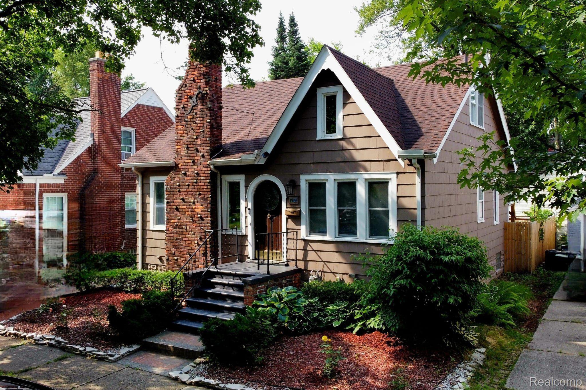95 Mapleton Road, Grosse Pointe Farms, MI 48236
